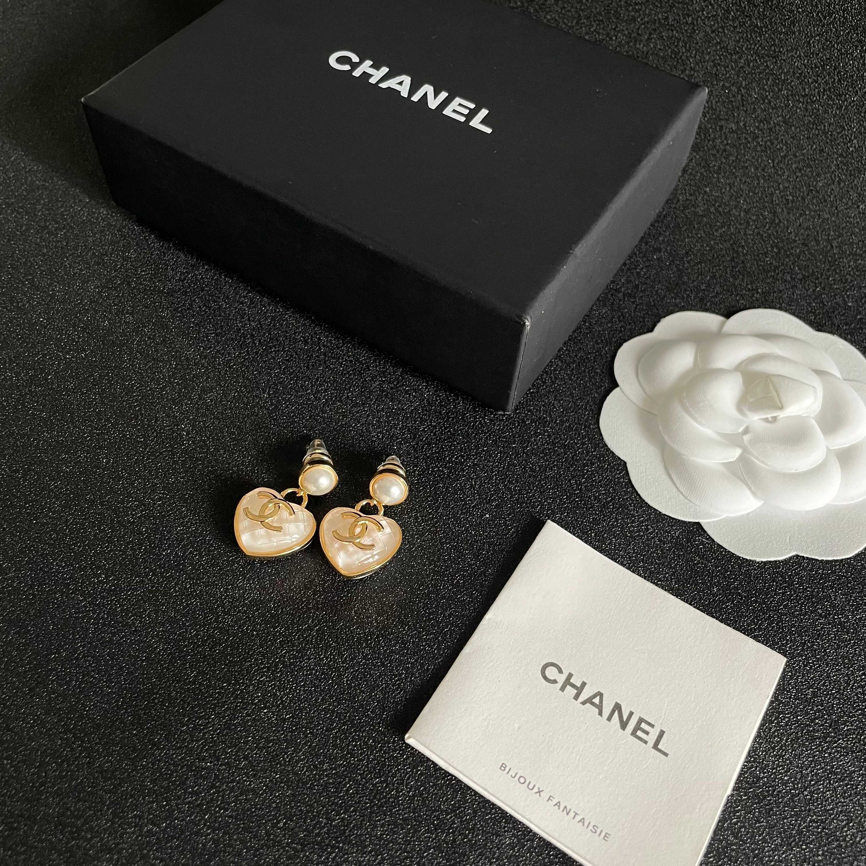  Chanel香奈儿 中古 双C耳钉👀原版复刻logo 小香家的款式真心无需多介绍😘🎶每一款都超好看，精