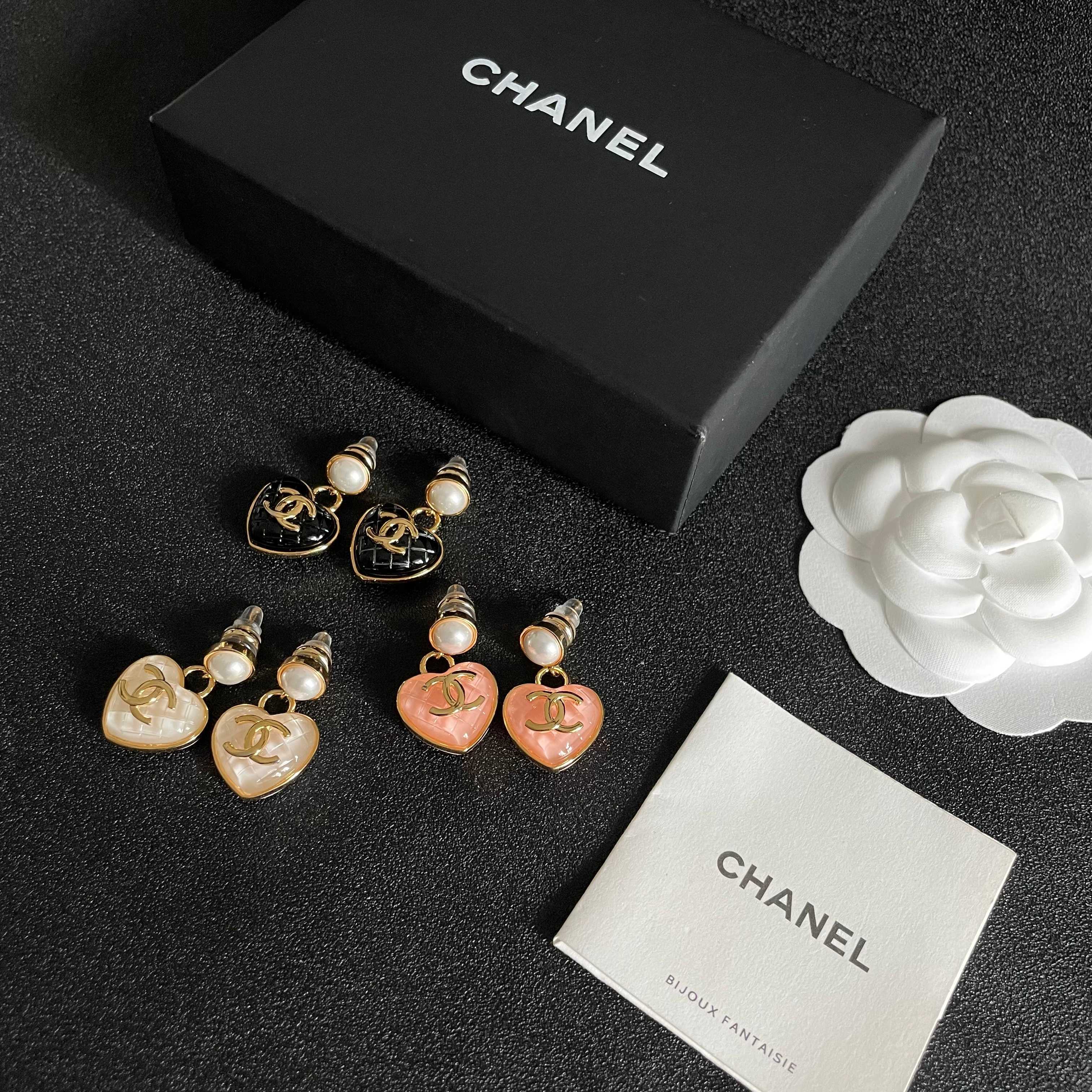  Chanel香奈儿 中古 双C耳钉👀原版复刻logo 小香家的款式真心无需多介绍😘🎶每一款都超好看，精
