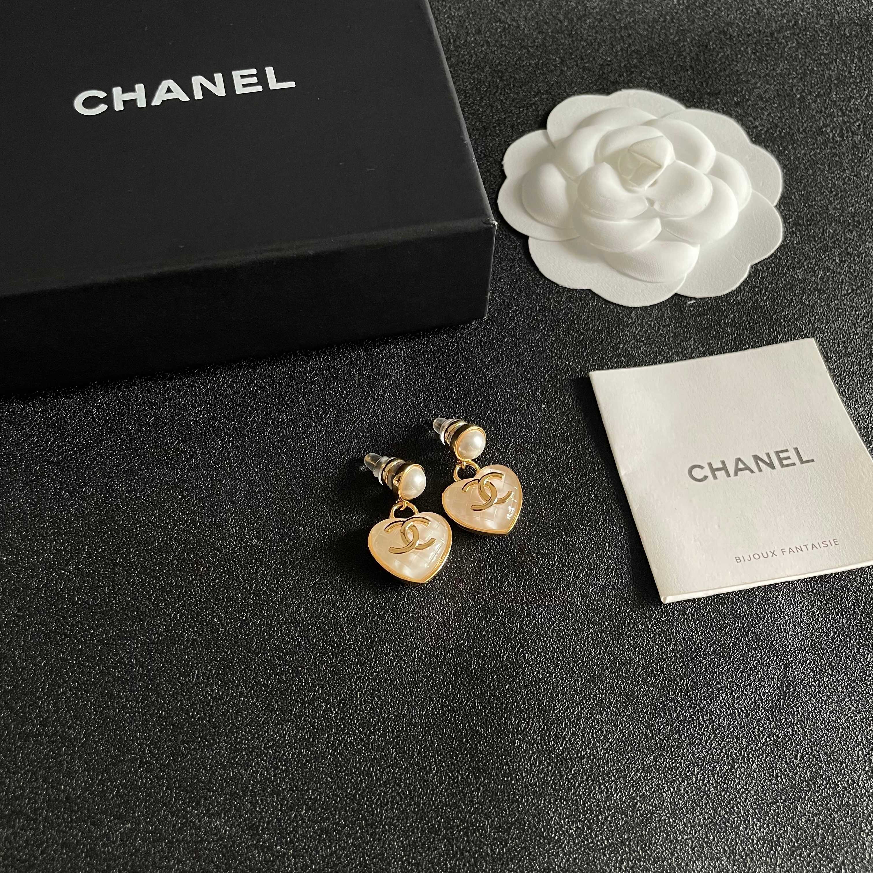  Chanel香奈儿 中古 双C耳钉👀原版复刻logo 小香家的款式真心无需多介绍😘🎶每一款都超好看，精