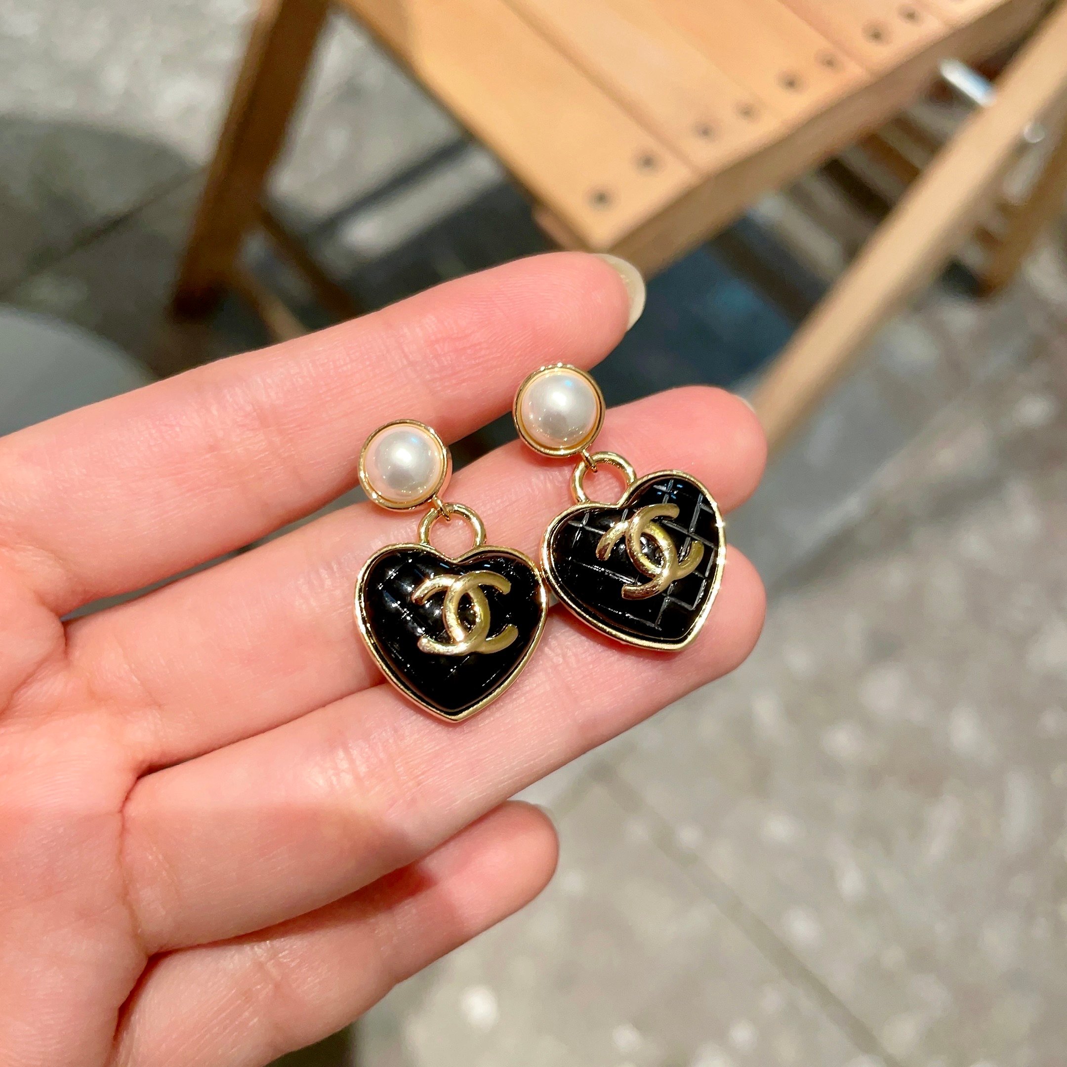  Chanel香奈儿 中古 双C耳钉👀原版复刻logo 小香家的款式真心无需多介绍😘🎶每一款都超好看，精