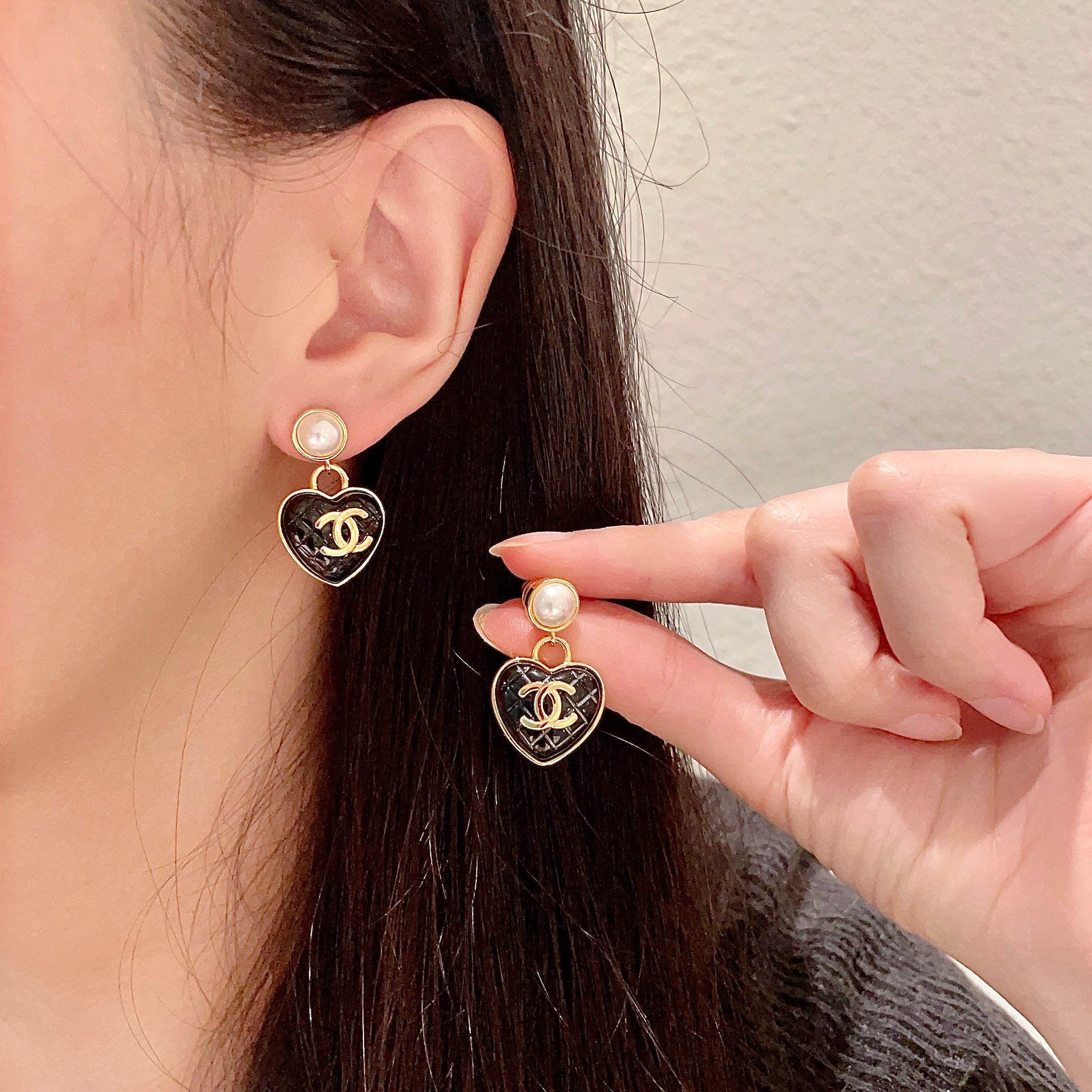  Chanel香奈儿 中古 双C耳钉👀原版复刻logo 小香家的款式真心无需多介绍😘🎶每一款都超好看，精