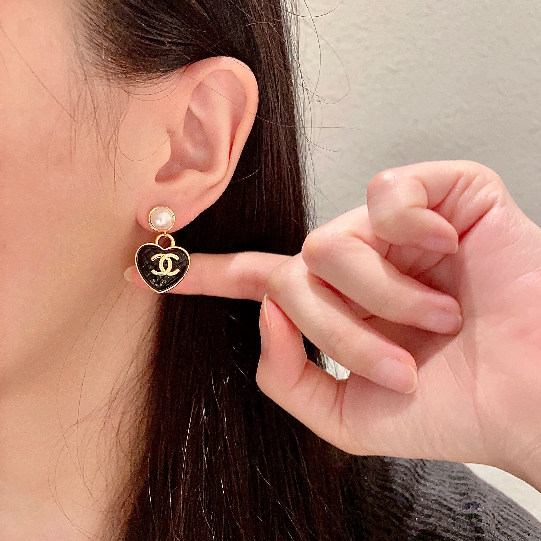  Chanel香奈儿 中古 双C耳钉👀原版复刻logo 小香家的款式真心无需多介绍😘🎶每一款都超好看，精