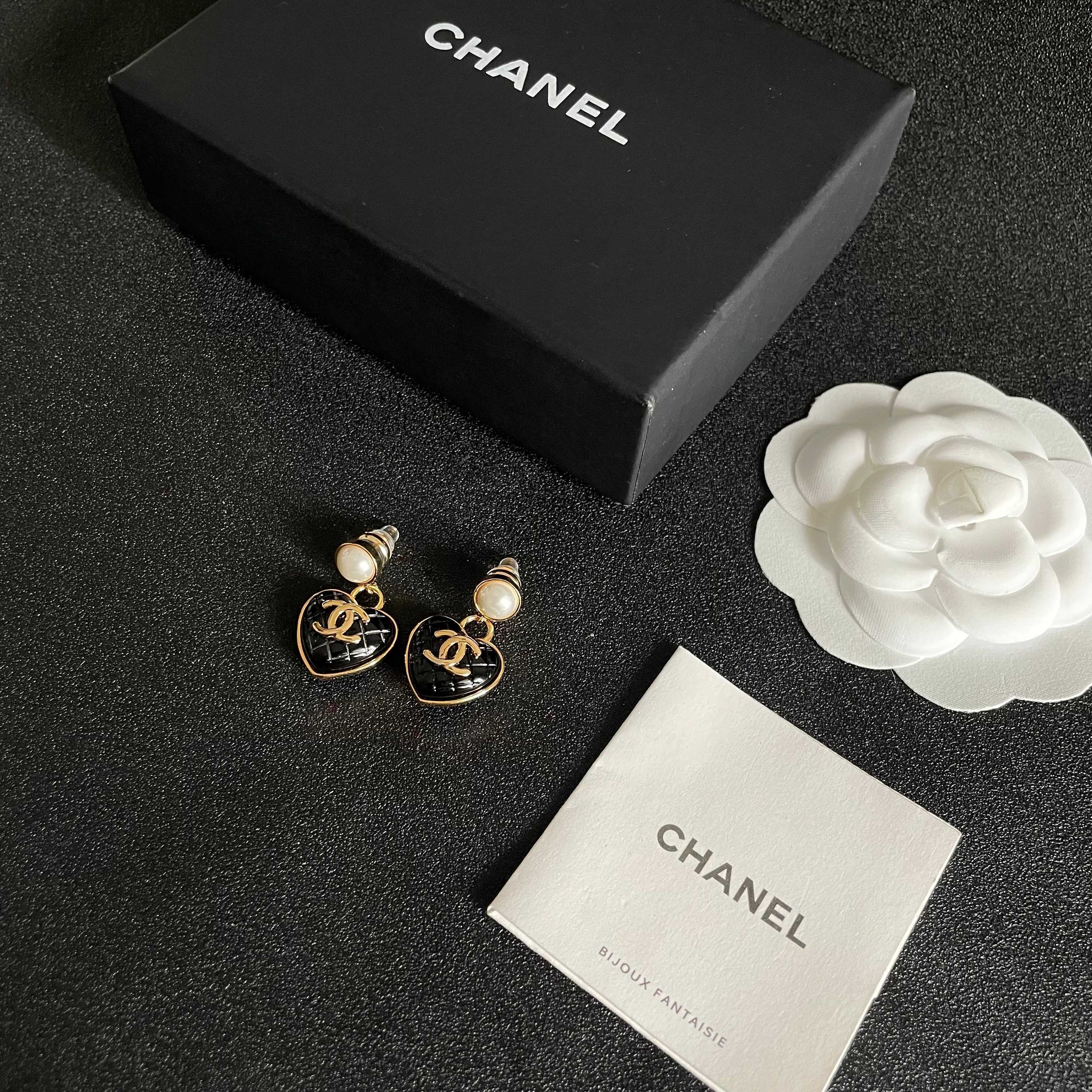  Chanel香奈儿 中古 双C耳钉👀原版复刻logo 小香家的款式真心无需多介绍😘🎶每一款都超好看，精