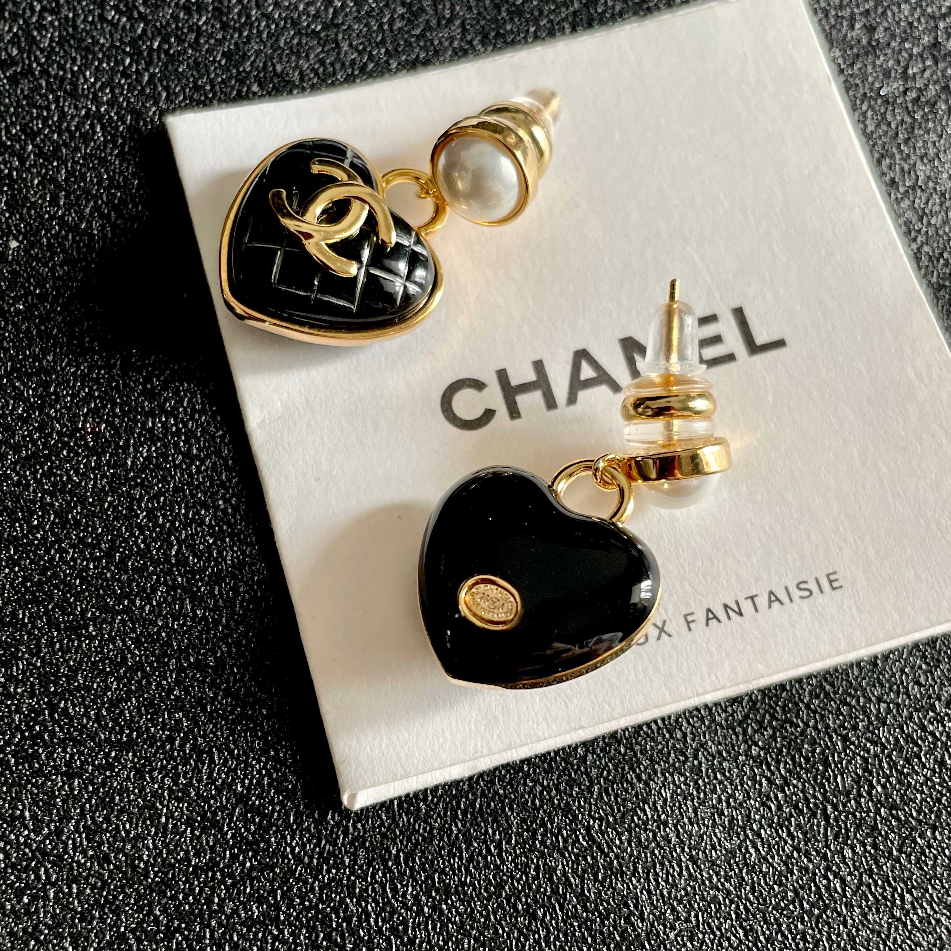  Chanel香奈儿 中古 双C耳钉👀原版复刻logo 小香家的款式真心无需多介绍😘🎶每一款都超好看，精
