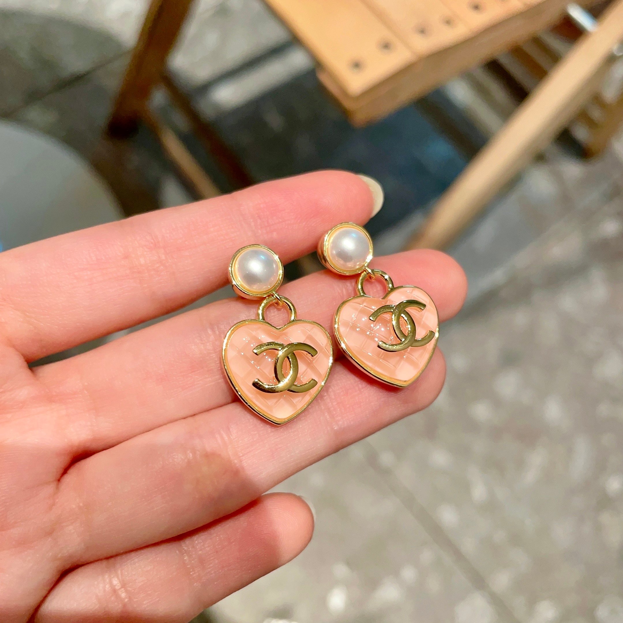  Chanel香奈儿 中古 双C耳钉👀原版复刻logo 小香家的款式真心无需多介绍😘🎶每一款都超好看，精