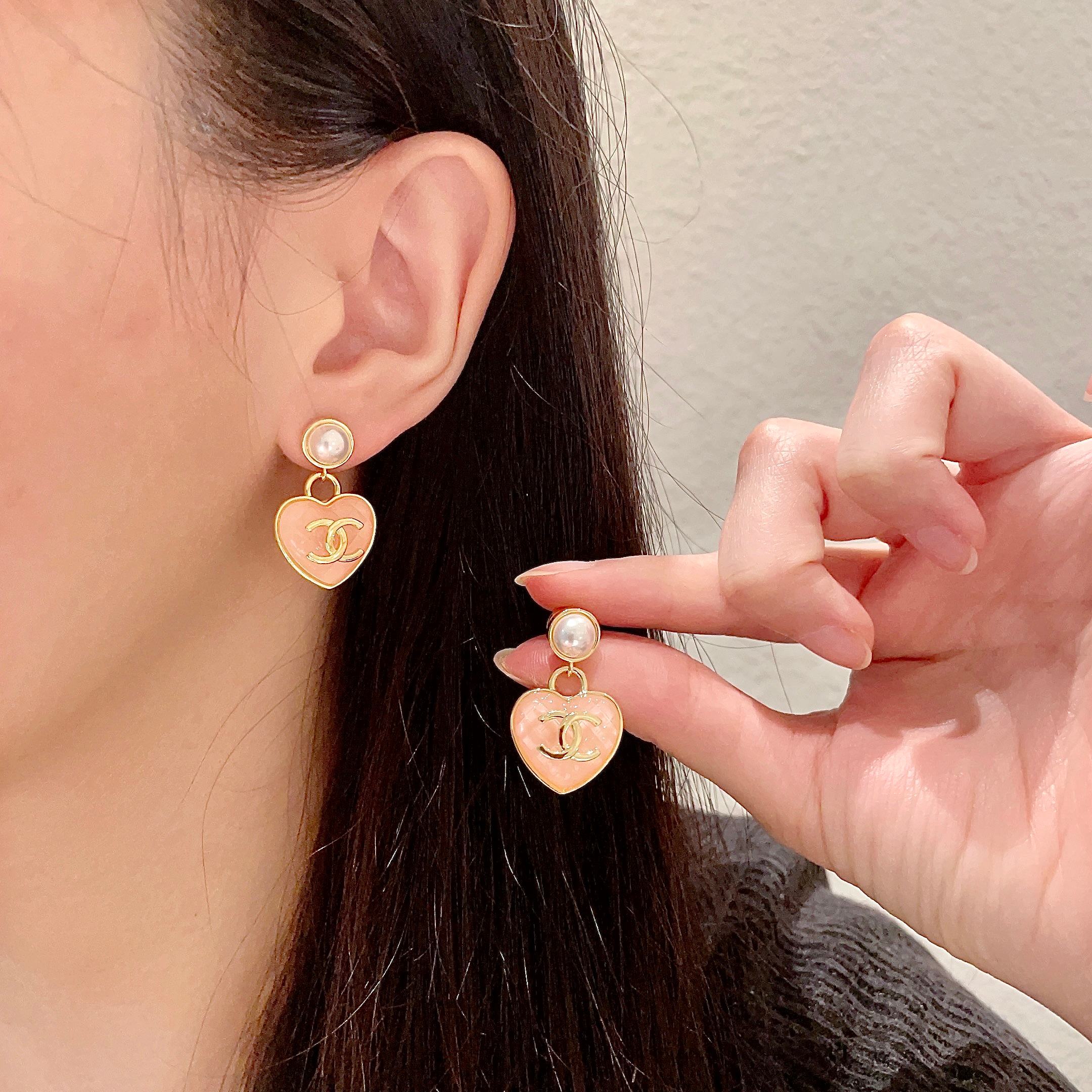  Chanel香奈儿 中古 双C耳钉👀原版复刻logo 小香家的款式真心无需多介绍😘🎶每一款都超好看，精