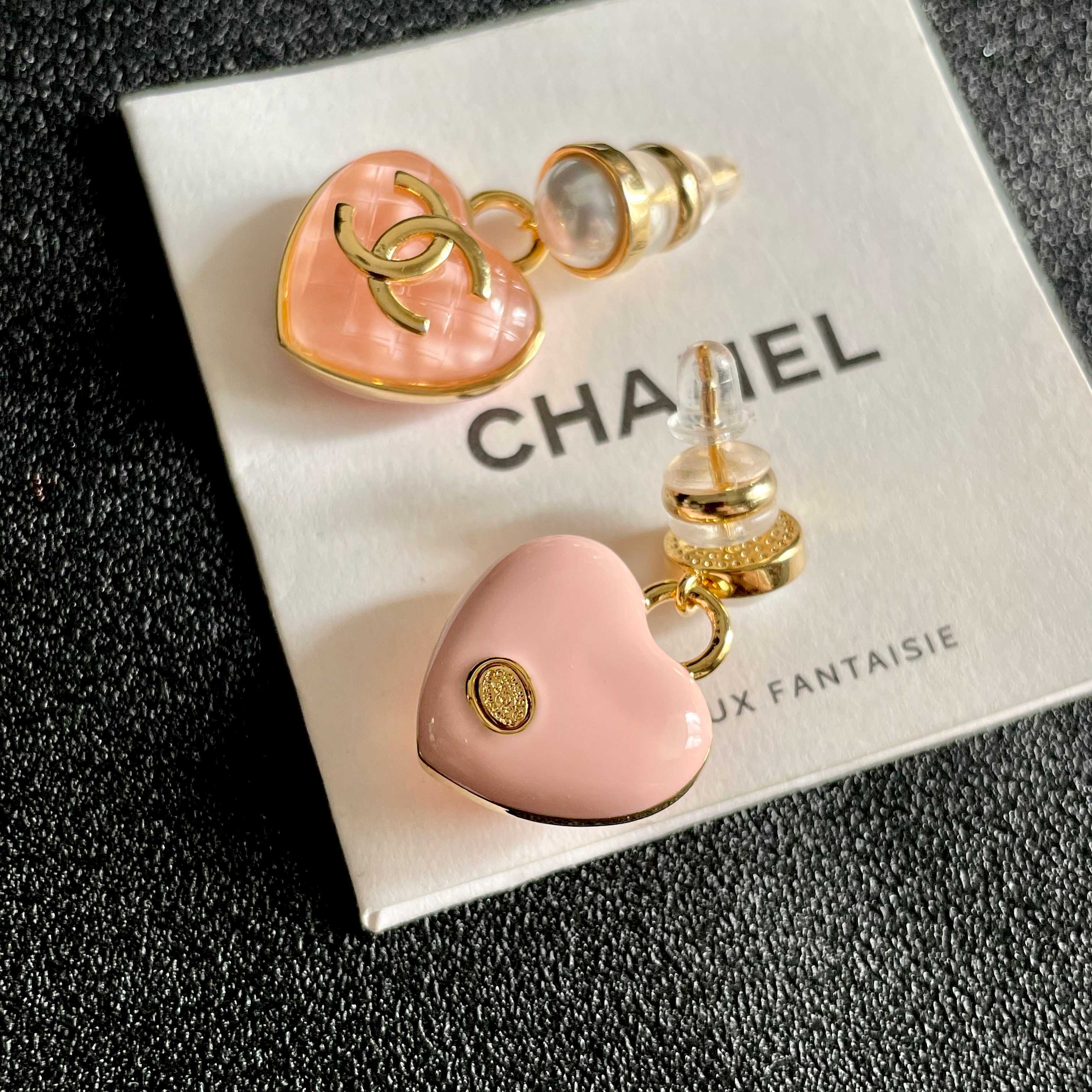  Chanel香奈儿 中古 双C耳钉👀原版复刻logo 小香家的款式真心无需多介绍😘🎶每一款都超好看，精