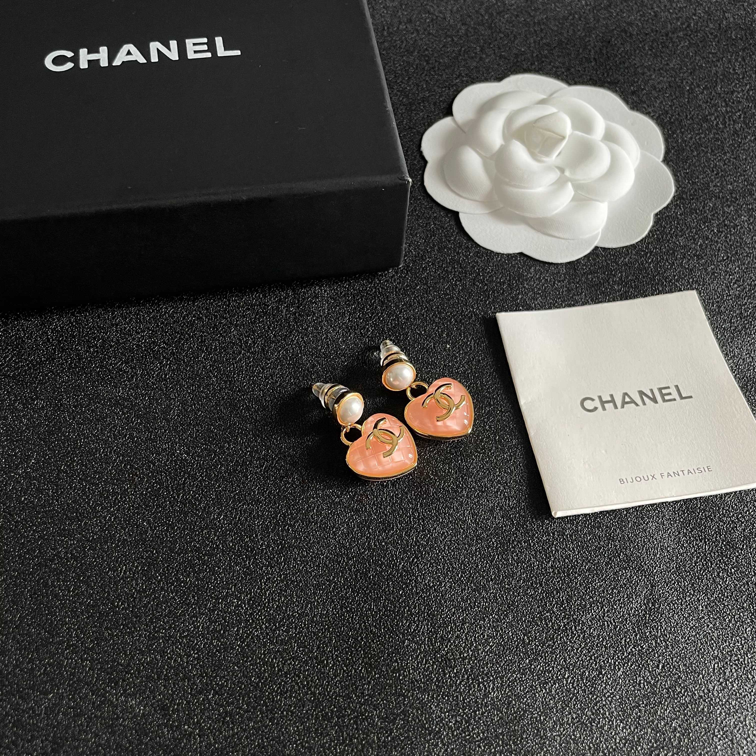  Chanel香奈儿 中古 双C耳钉👀原版复刻logo 小香家的款式真心无需多介绍😘🎶每一款都超好看，精