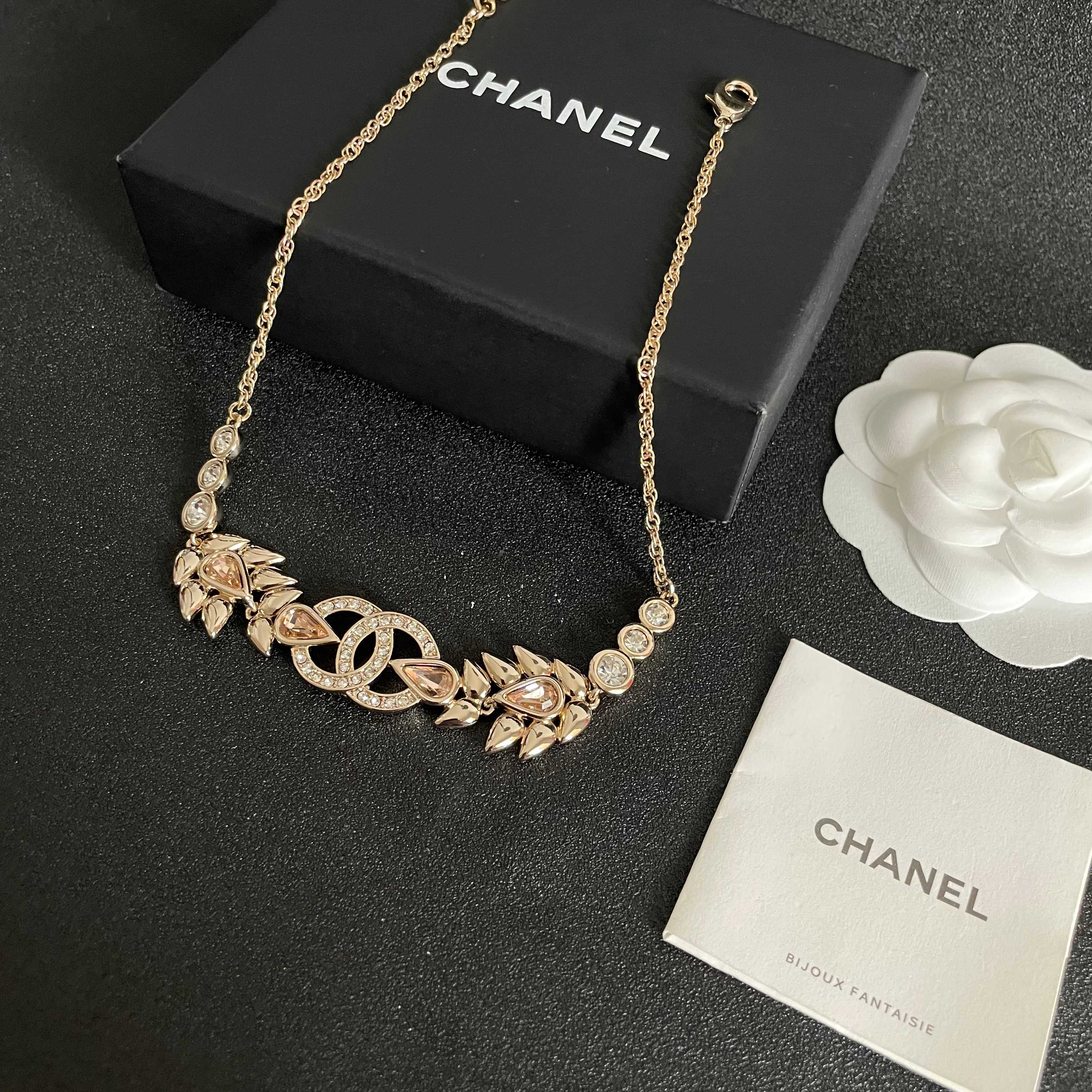  Chanel香奈儿 中古 项链👀小香家的款式真心无需多介绍😘🎶每一款都超好看，精致大方，非常显气质