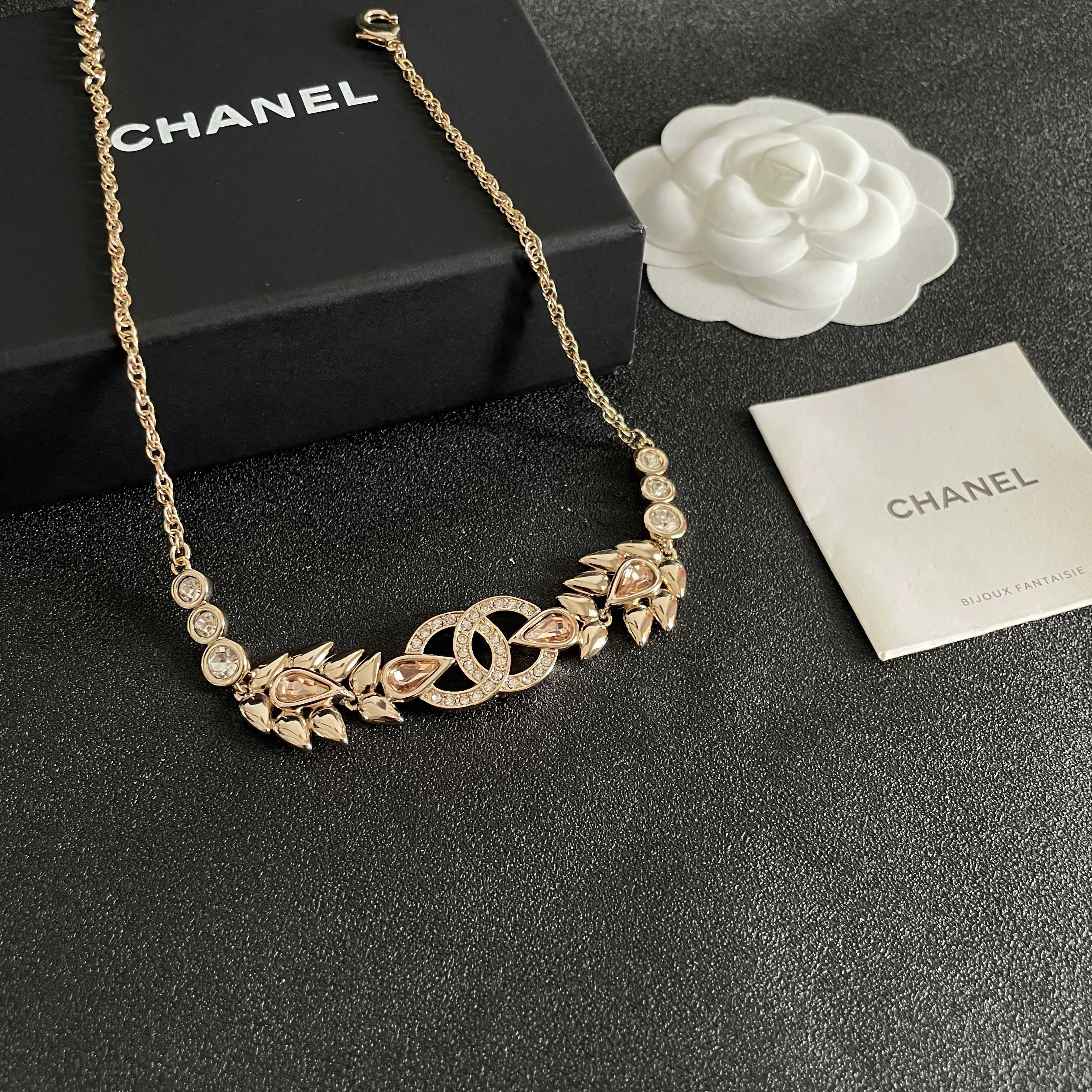  Chanel香奈儿 中古 项链👀小香家的款式真心无需多介绍😘🎶每一款都超好看，精致大方，非常显气质