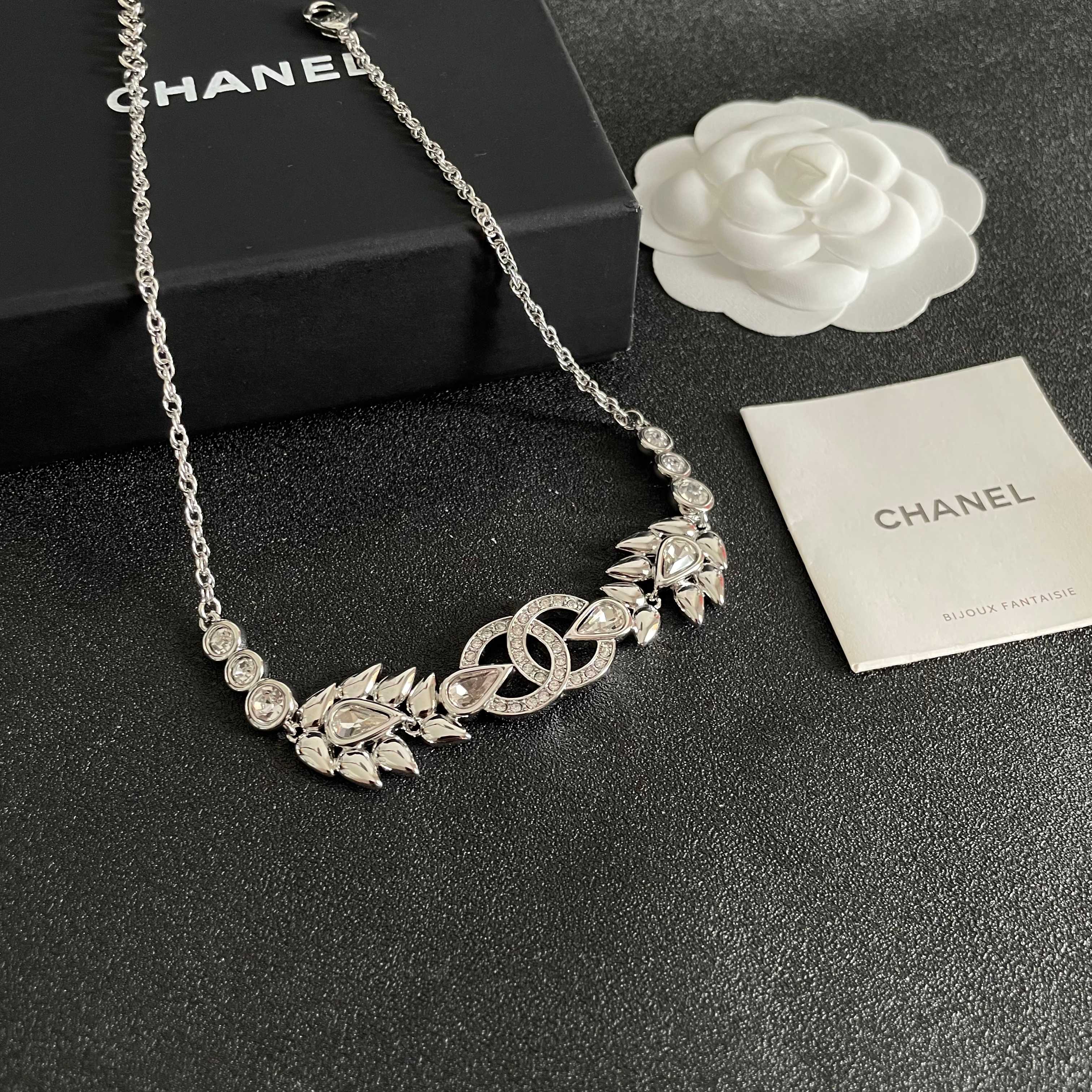  Chanel香奈儿 中古 项链👀小香家的款式真心无需多介绍😘🎶每一款都超好看，精致大方，非常显气质