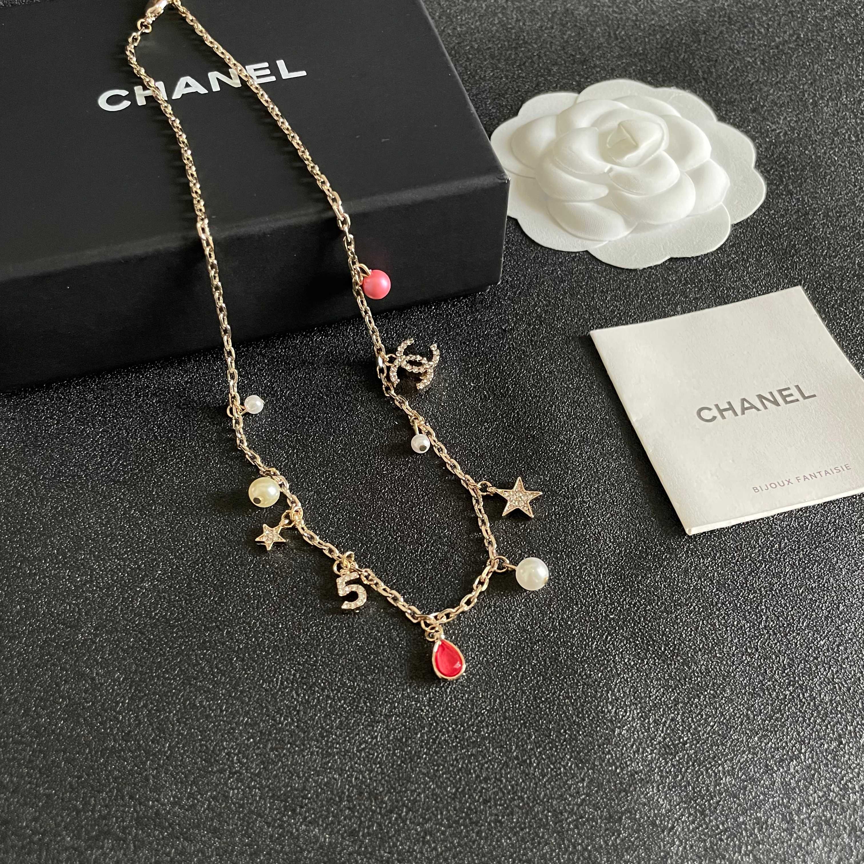  Chanel香奈儿 中古 项链👀小香家的款式真心无需多介绍😘🎶每一款都超好看，精致大方，非常显气质