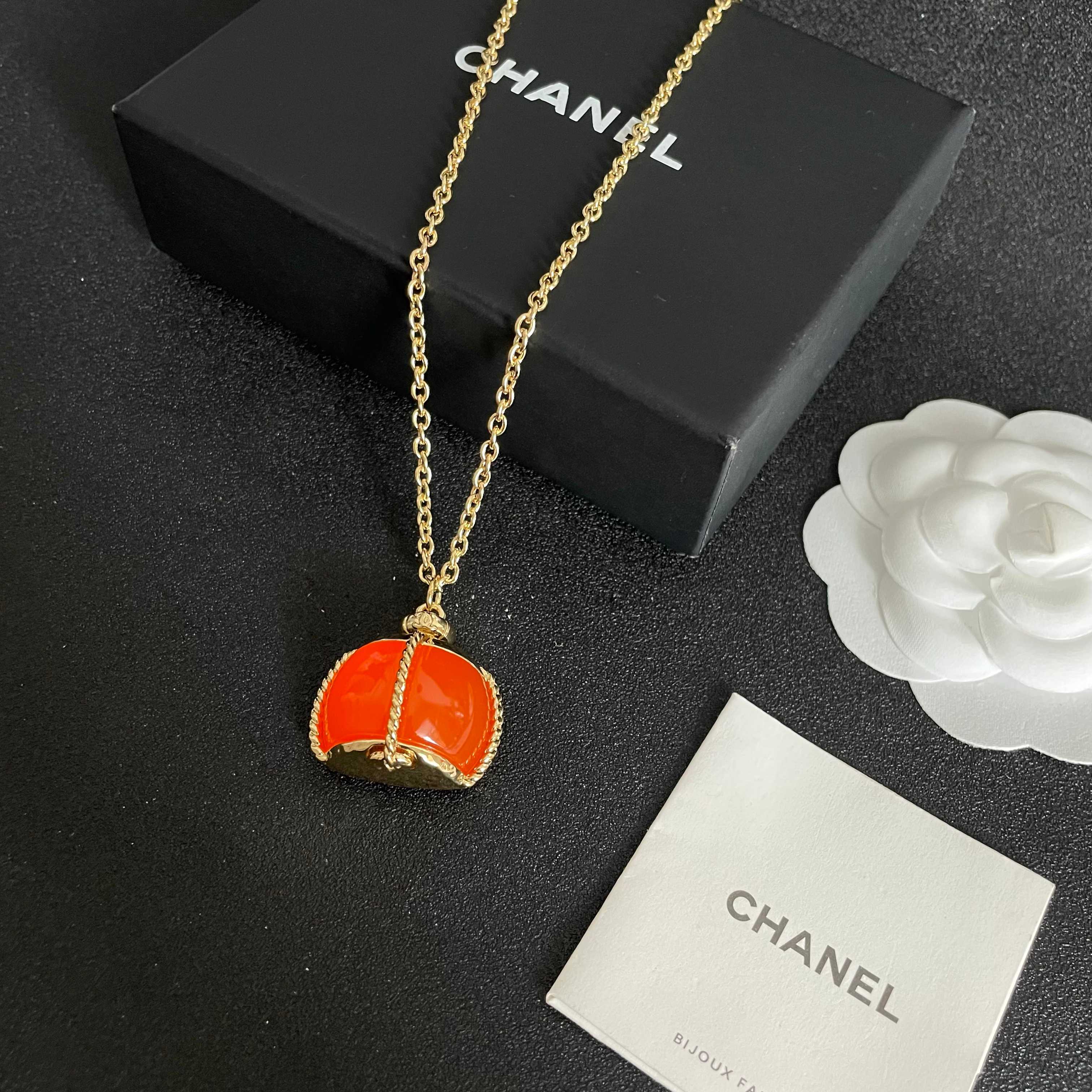  Chanel香奈儿 中古 项链👀小香家的款式真心无需多介绍😘🎶每一款都超好看，精致大方，非常显气质