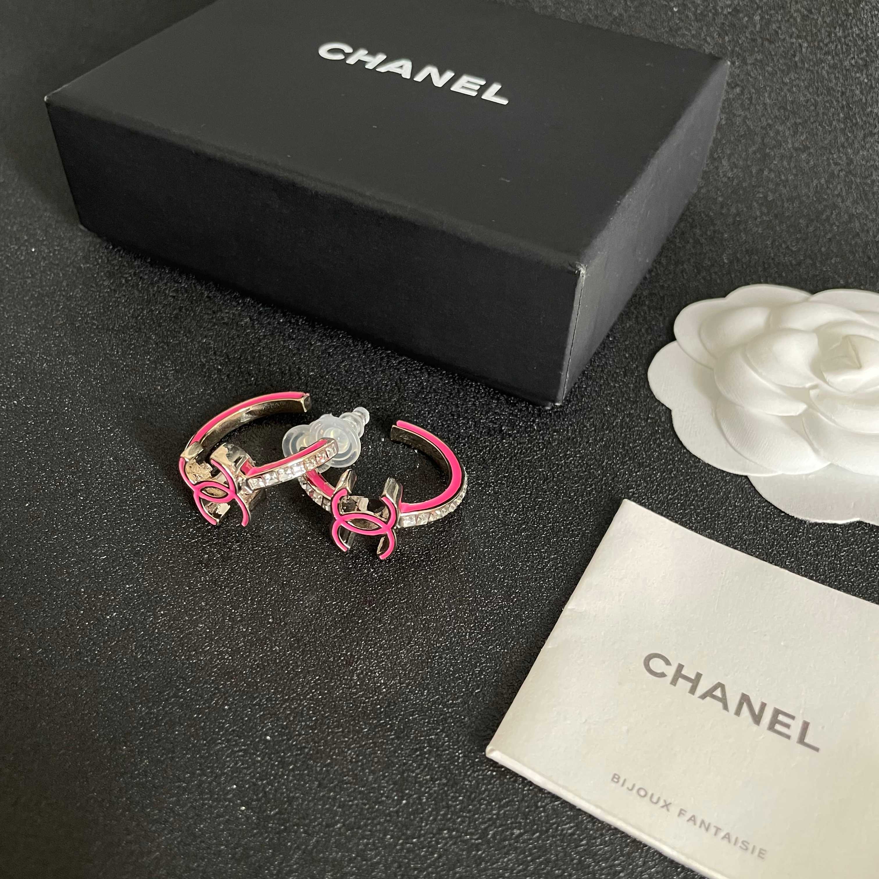  Chanel香奈儿 中古 字母 耳钉👀小香家的款式真心无需多介绍😘🎶每一款都超好看，精致大方，非常显气