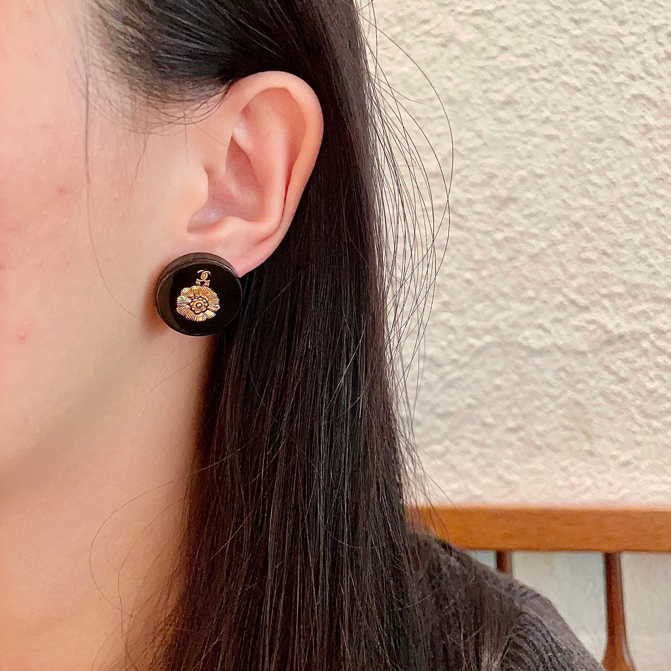  Chanel香奈儿 中古 字母 耳钉👀小香家的款式真心无需多介绍😘🎶每一款都超好看，精致大方，非常显气