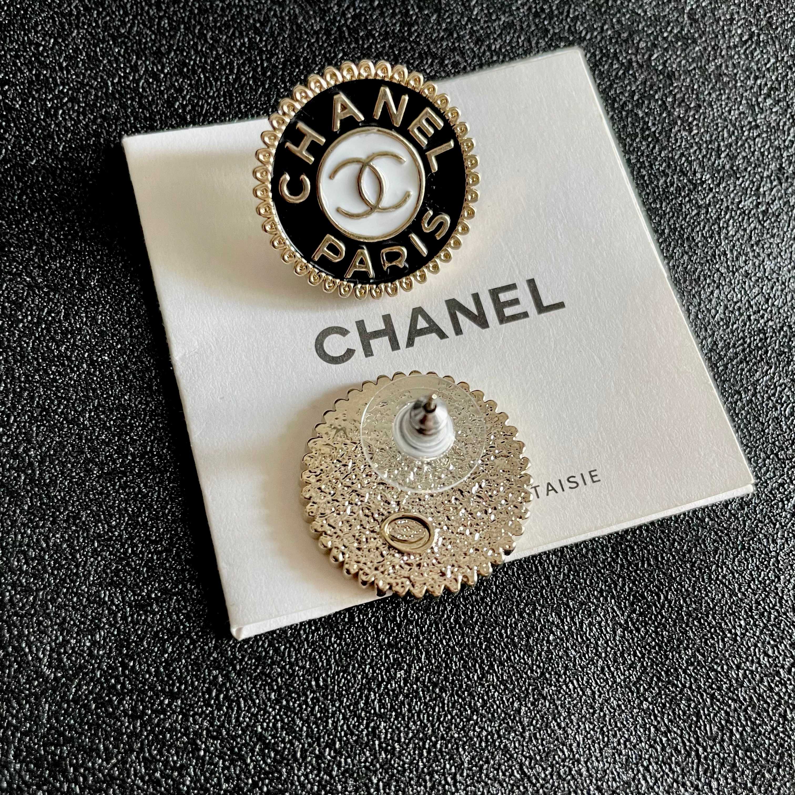  Chanel香奈儿 中古 字母 耳钉👀小香家的款式真心无需多介绍😘🎶每一款都超好看，精致大方，非常显气