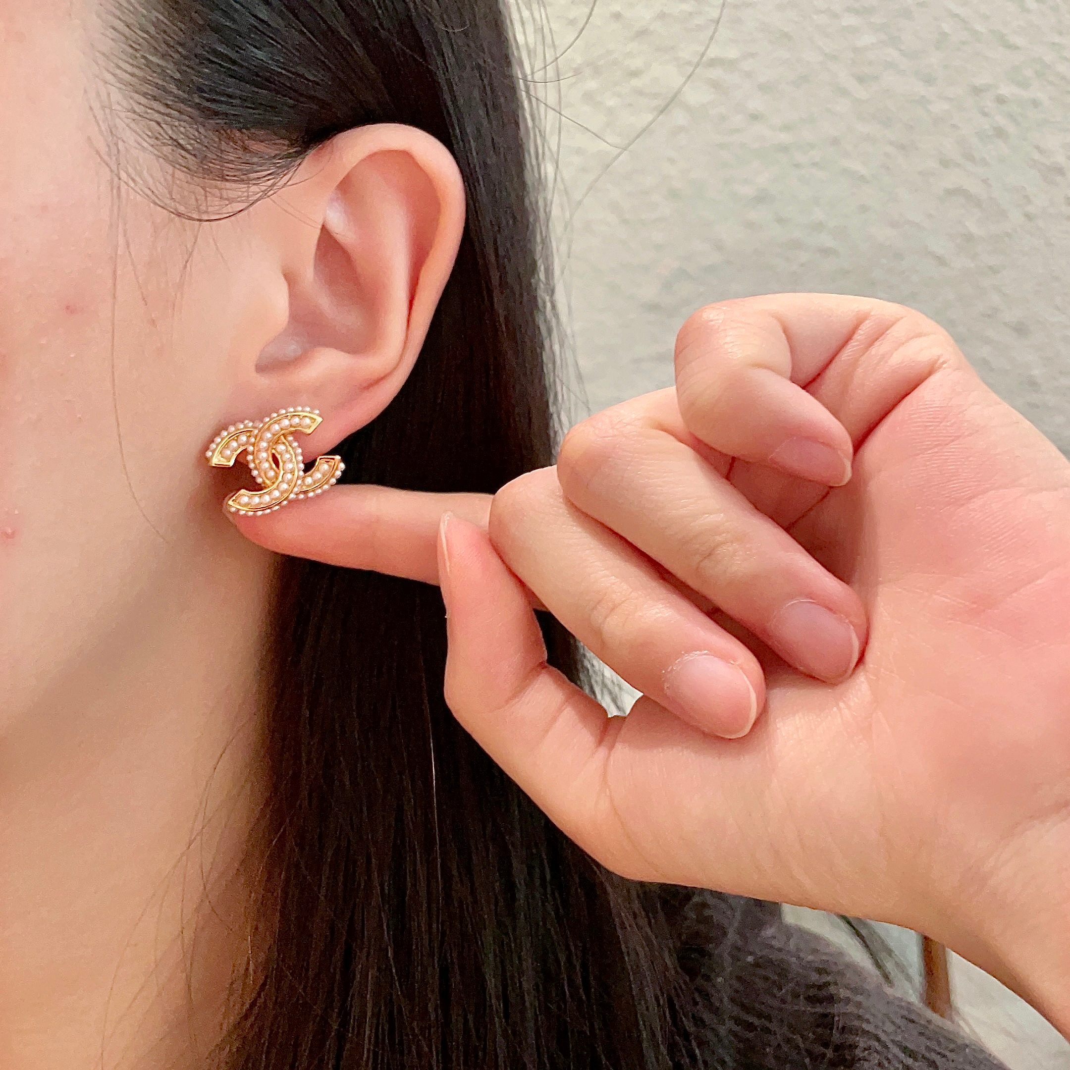  Chanel香奈儿 中古 字母 耳钉👀小香家的款式真心无需多介绍😘🎶每一款都超好看，精致大方，非常显气