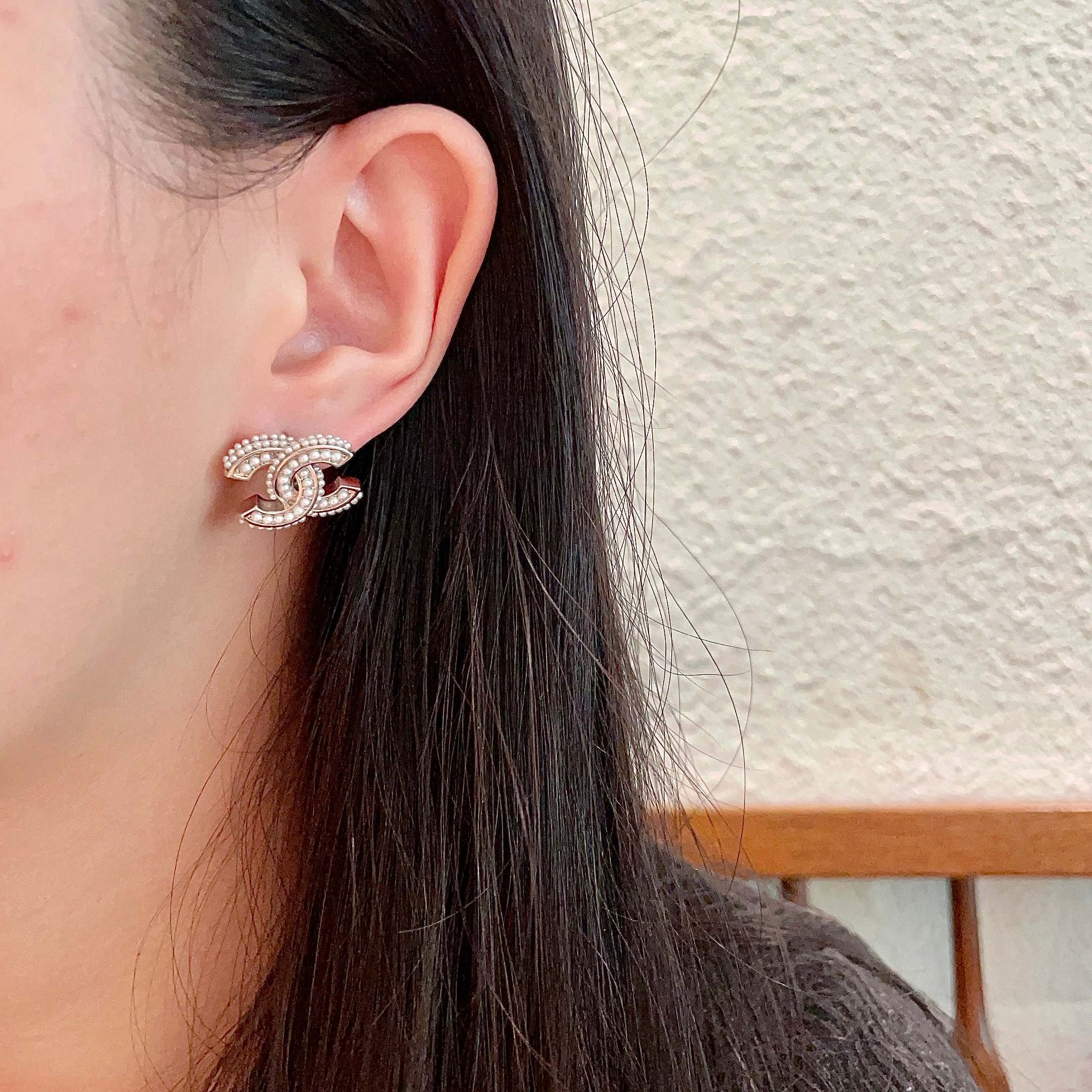  Chanel香奈儿 中古 字母 耳钉👀小香家的款式真心无需多介绍😘🎶每一款都超好看，精致大方，非常显气