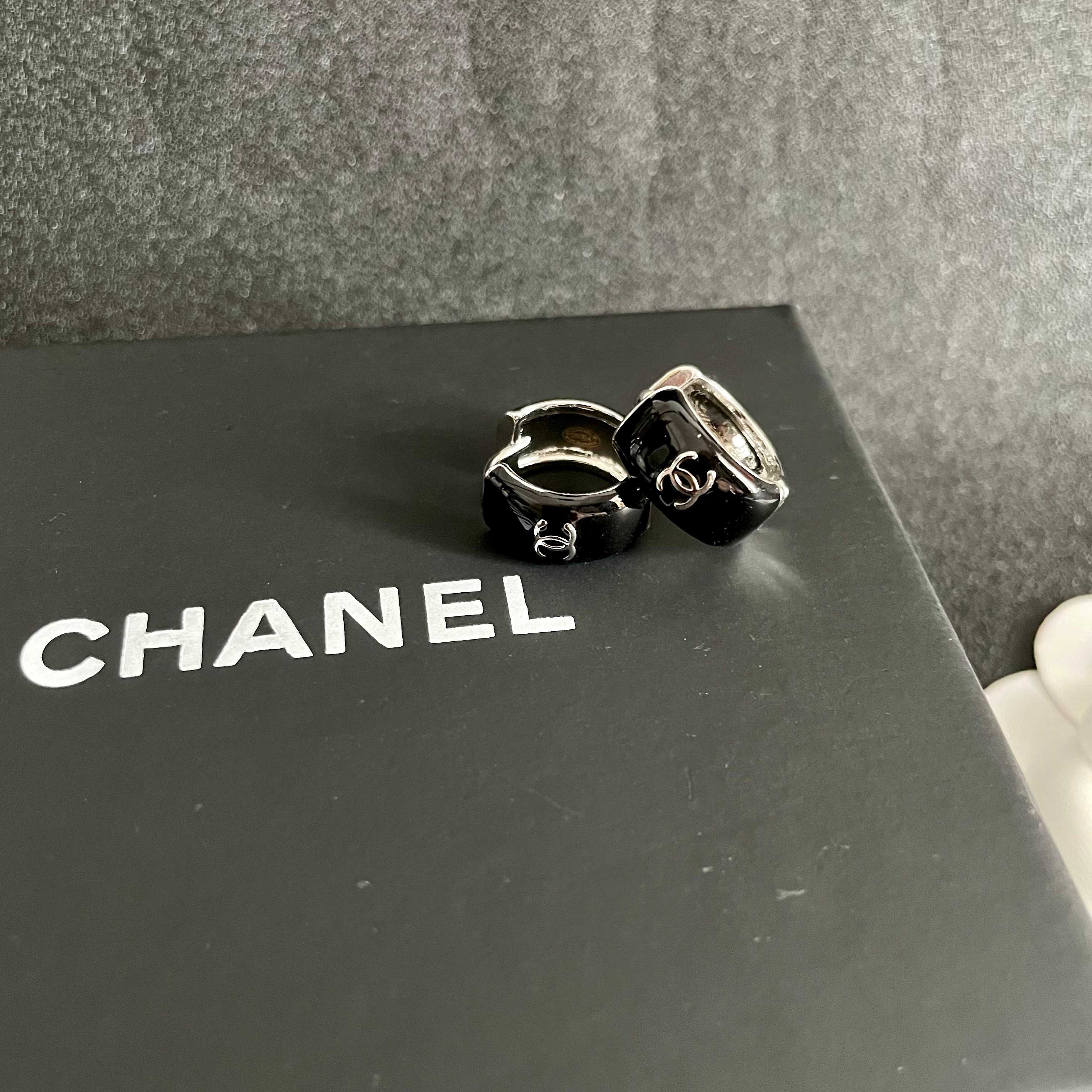  Chanel香奈儿 中古 字母 耳钉👀小香家的款式真心无需多介绍😘🎶每一款都超好看，精致大方，非常显气
