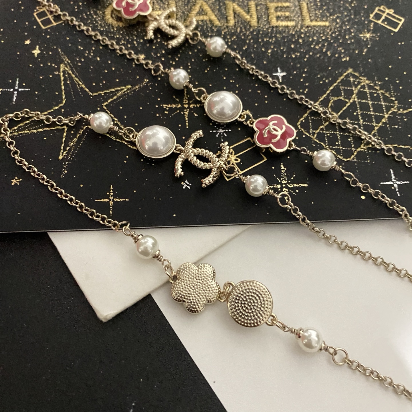  Chanel香奈儿 中古 字母毛衣链 项链👀小香家的款式真心无需多介绍😘🎶每一款都超好看，精致大方，非
