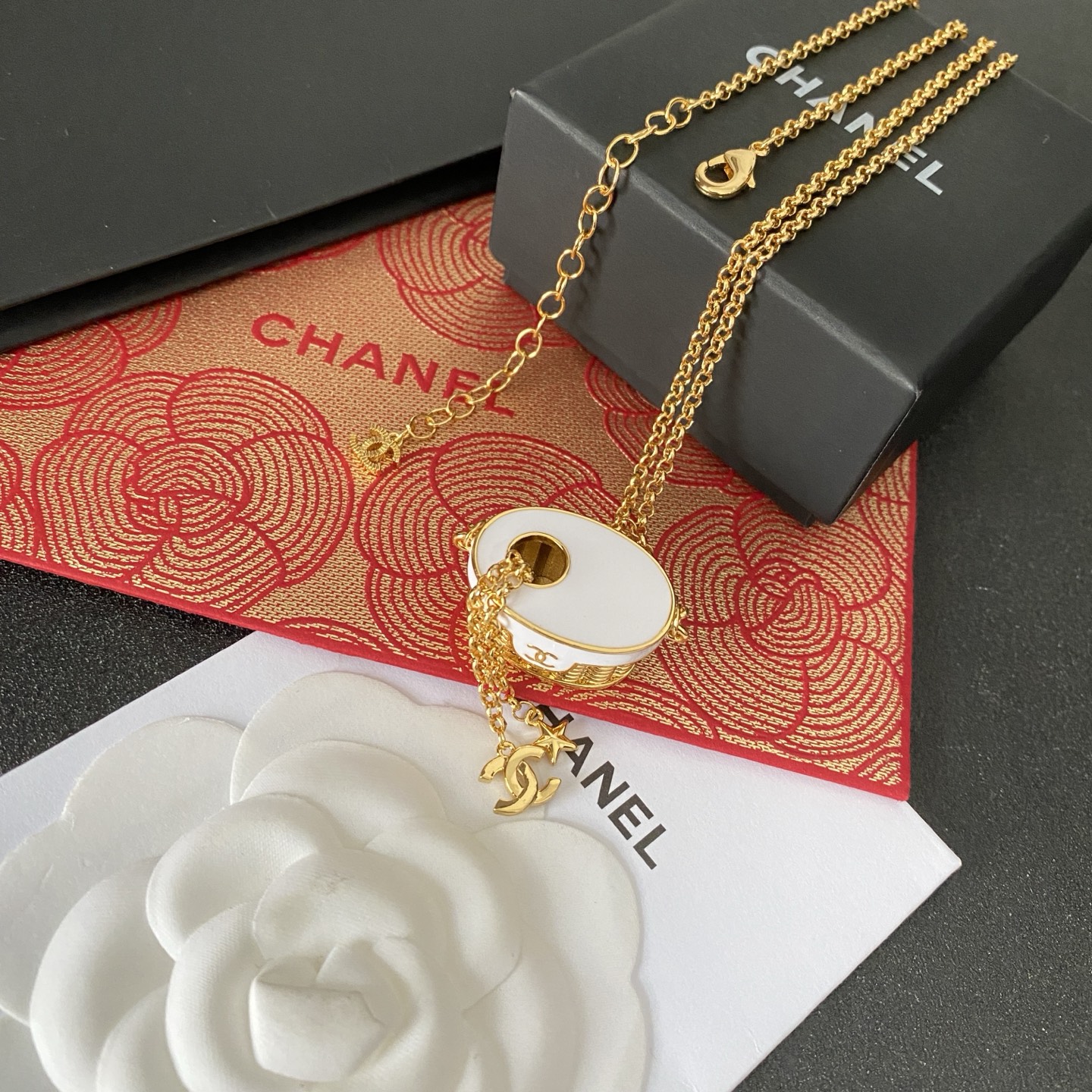  Chanel香奈儿 中古 字母 项链👀小香家的款式真心无需多介绍😘🎶每一款都超好看，精致大方，非常显气