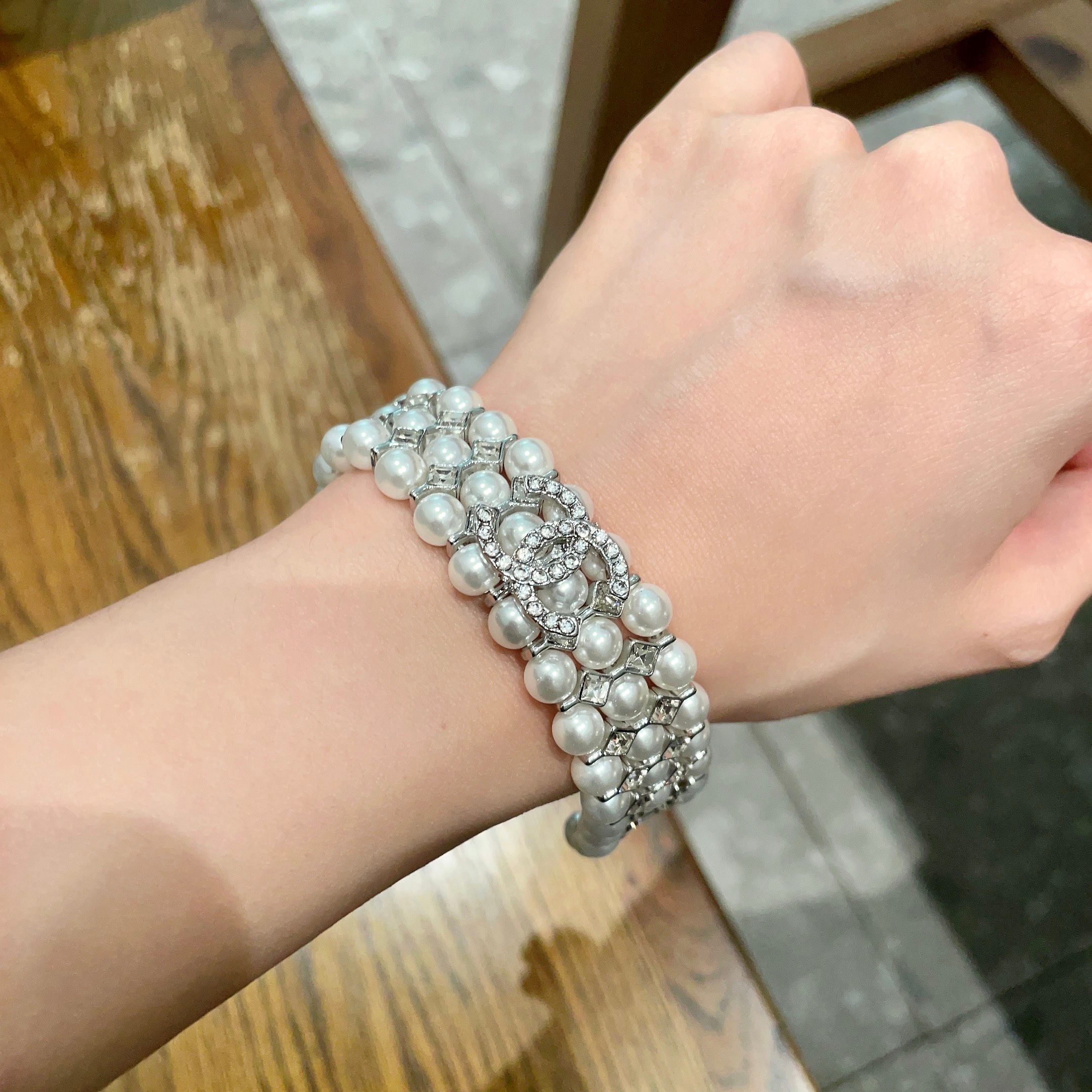  Chanel香奈儿 中古 手链👀小香家的款式真心无需多介绍😘🎶每一款都超好看，精致大方，非常显气质.