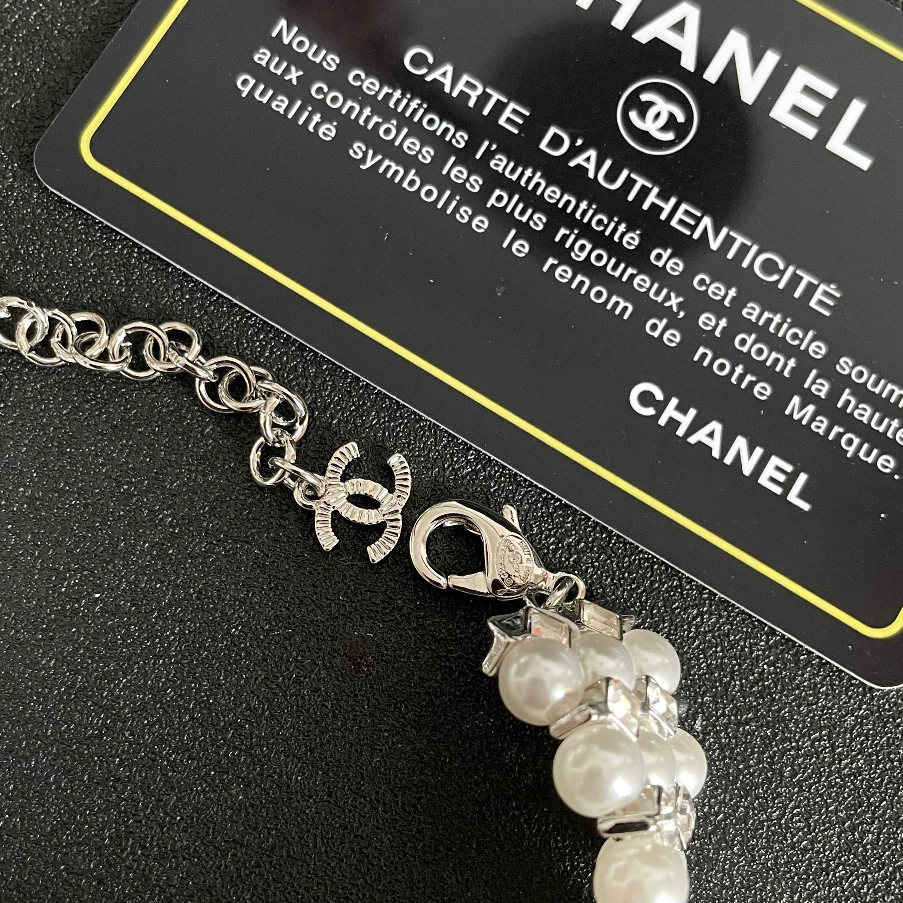  Chanel香奈儿 中古 手链👀小香家的款式真心无需多介绍😘🎶每一款都超好看，精致大方，非常显气质.