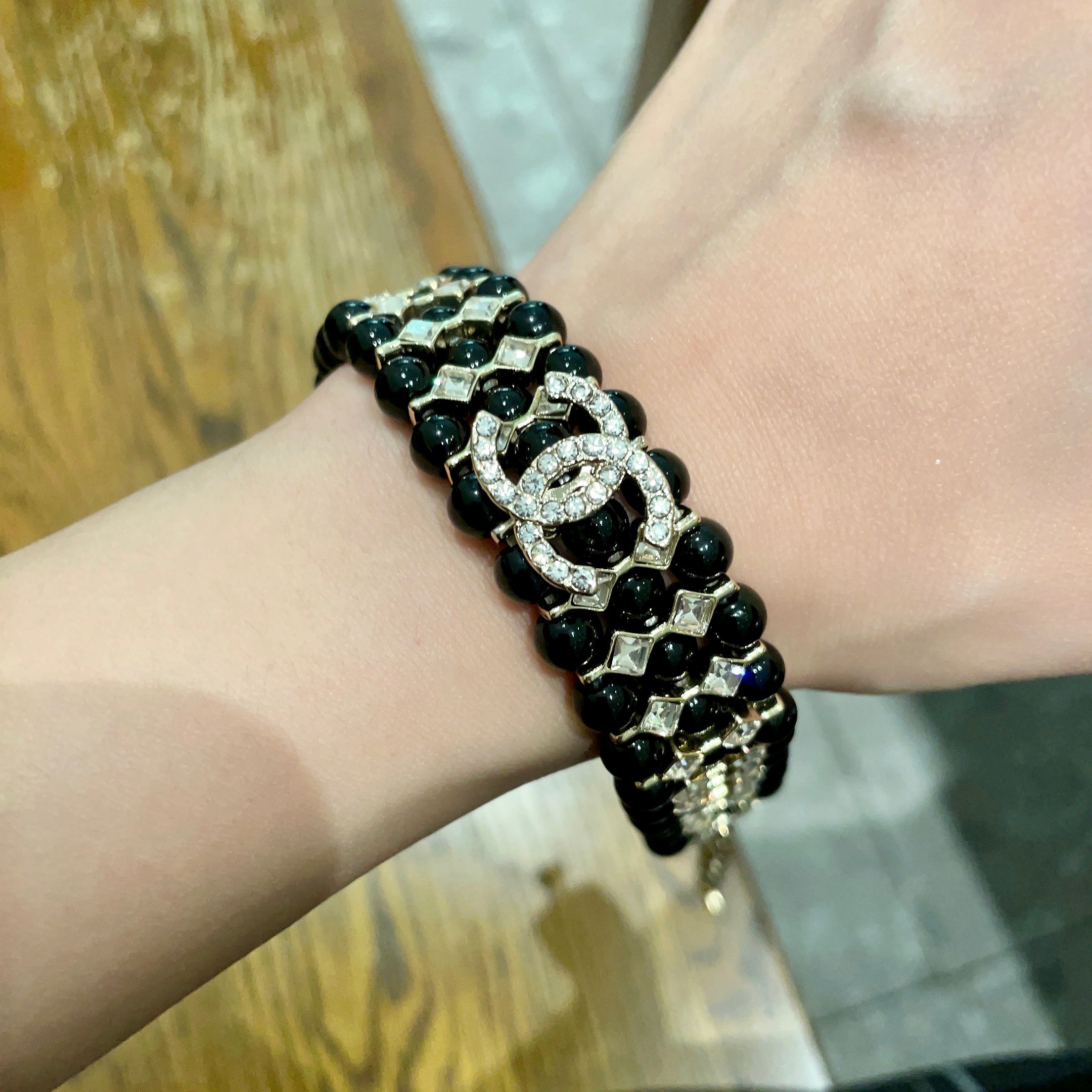  Chanel香奈儿 中古 手链👀小香家的款式真心无需多介绍😘🎶每一款都超好看，精致大方，非常显气质.
