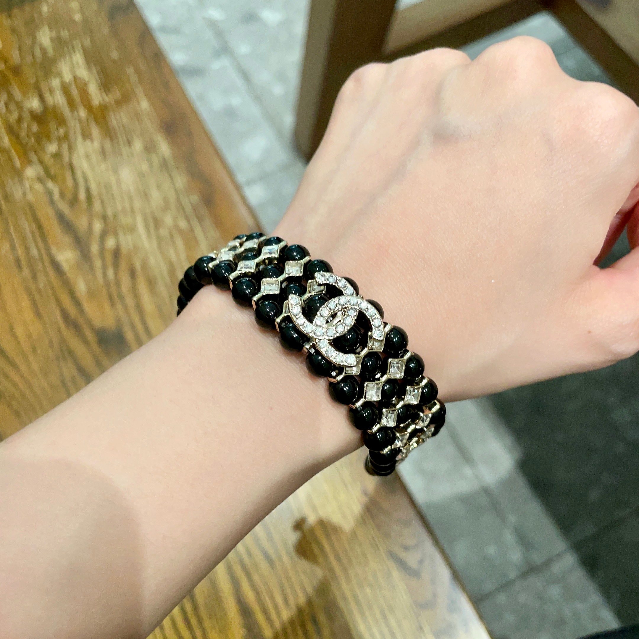  Chanel香奈儿 中古 手链👀小香家的款式真心无需多介绍😘🎶每一款都超好看，精致大方，非常显气质.
