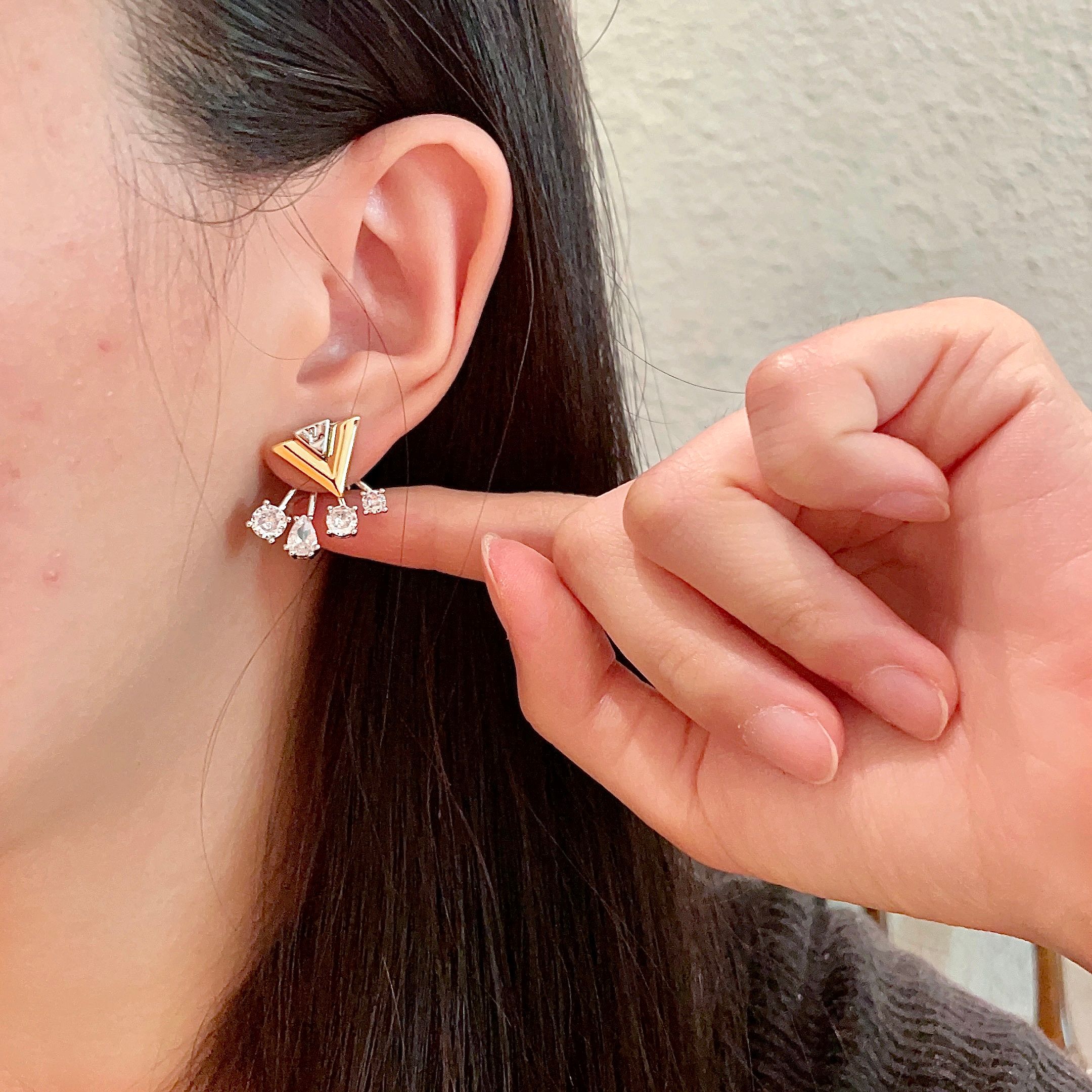 👑Lv 路易威登 2025年早春新品耳钉 复古 LV 字母耳环 超精工cnc工艺技术 上身美美哒 特别适