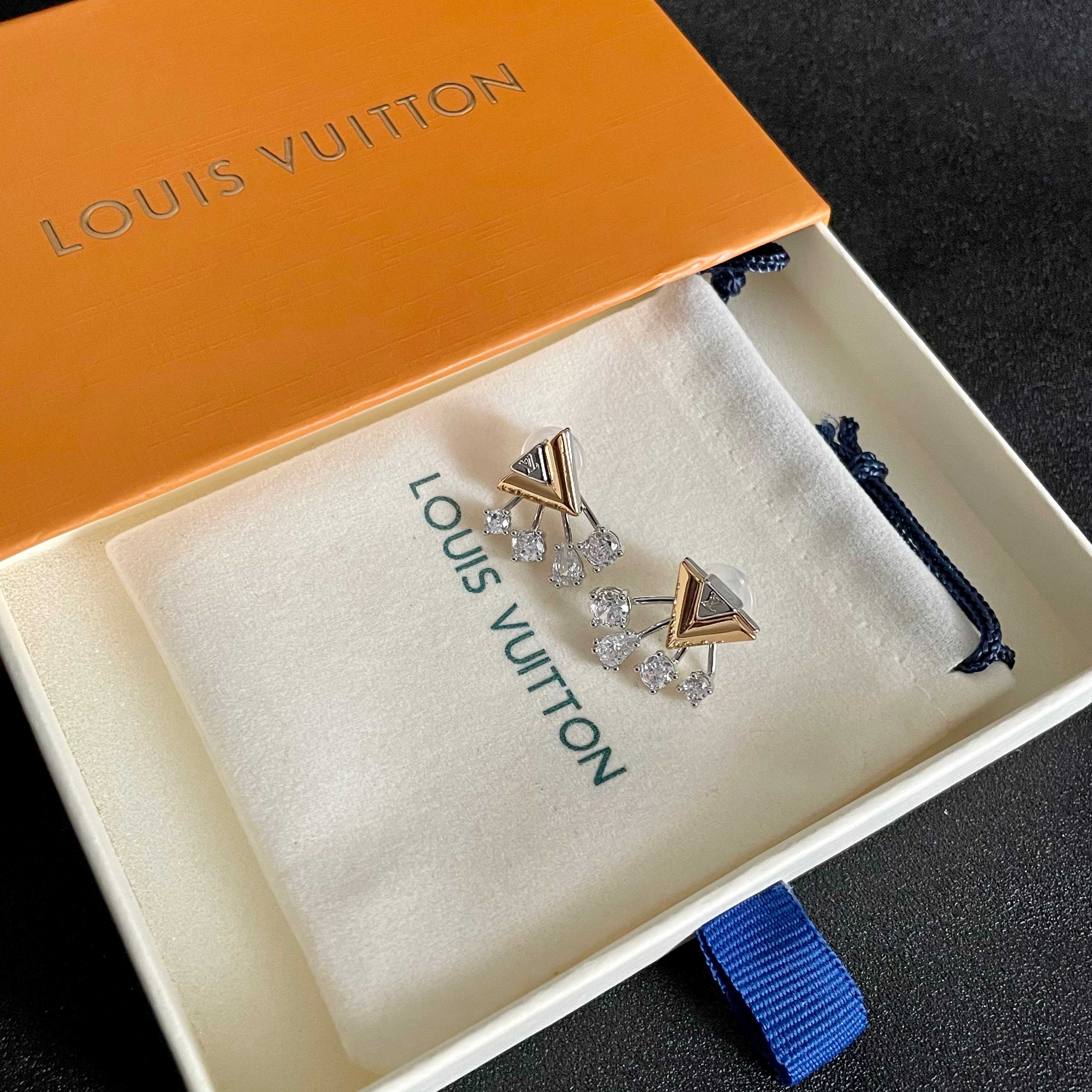 👑Lv 路易威登 2025年早春新品耳钉 复古 LV 字母耳环 超精工cnc工艺技术 上身美美哒 特别适