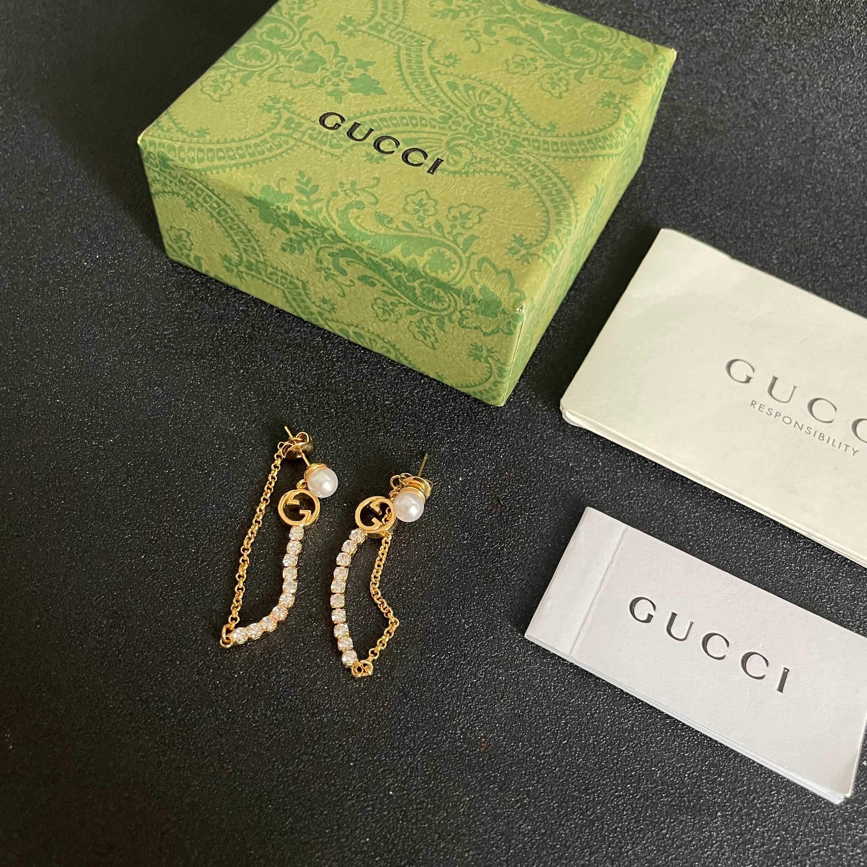  新款 古驰Gucci🆕小耳钉👌👌简约百搭 低调奢华的小双C 经典耐看 精选原版一致黄铜材质搭配纯银针！