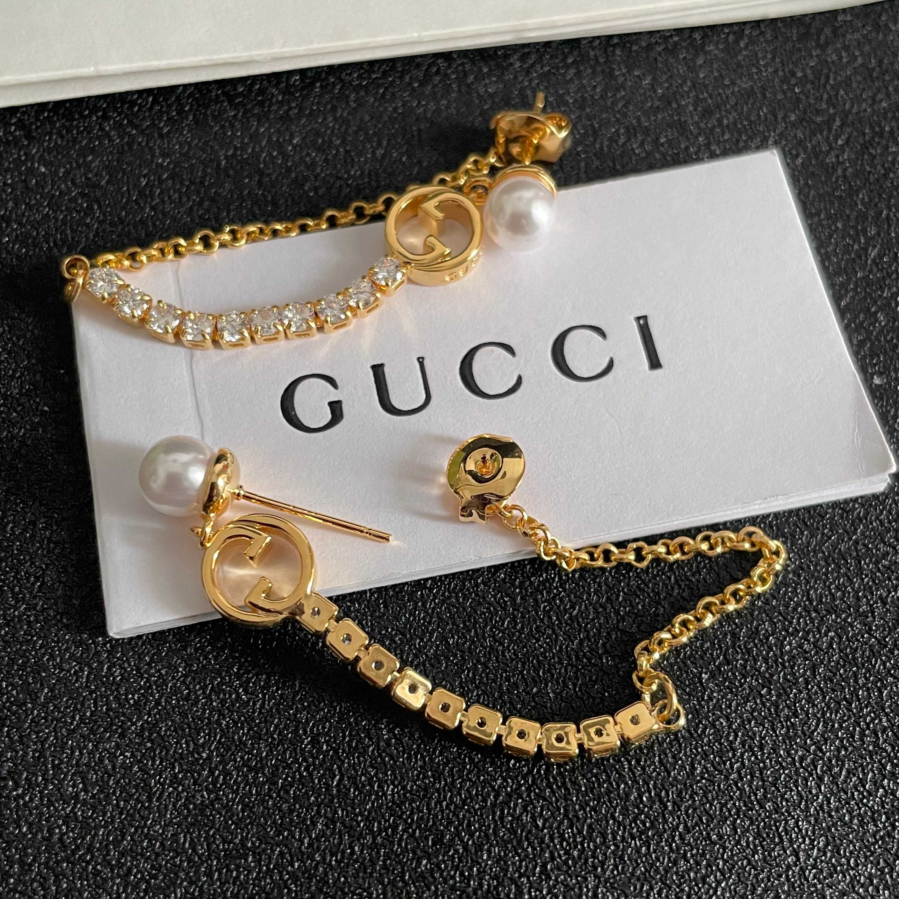  新款 古驰Gucci🆕小耳钉👌👌简约百搭 低调奢华的小双C 经典耐看 精选原版一致黄铜材质搭配纯银针！