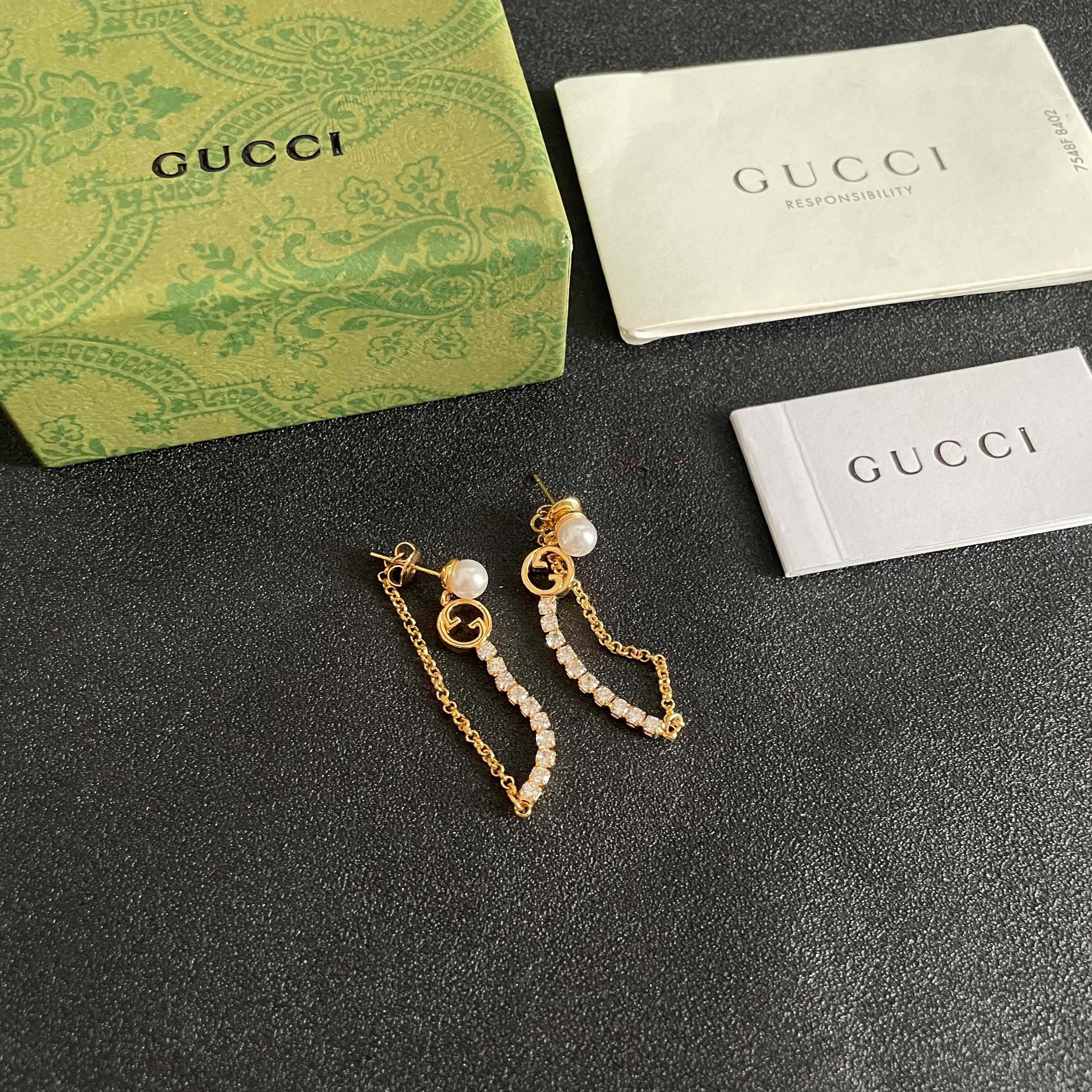  新款 古驰Gucci🆕小耳钉👌👌简约百搭 低调奢华的小双C 经典耐看 精选原版一致黄铜材质搭配纯银针！