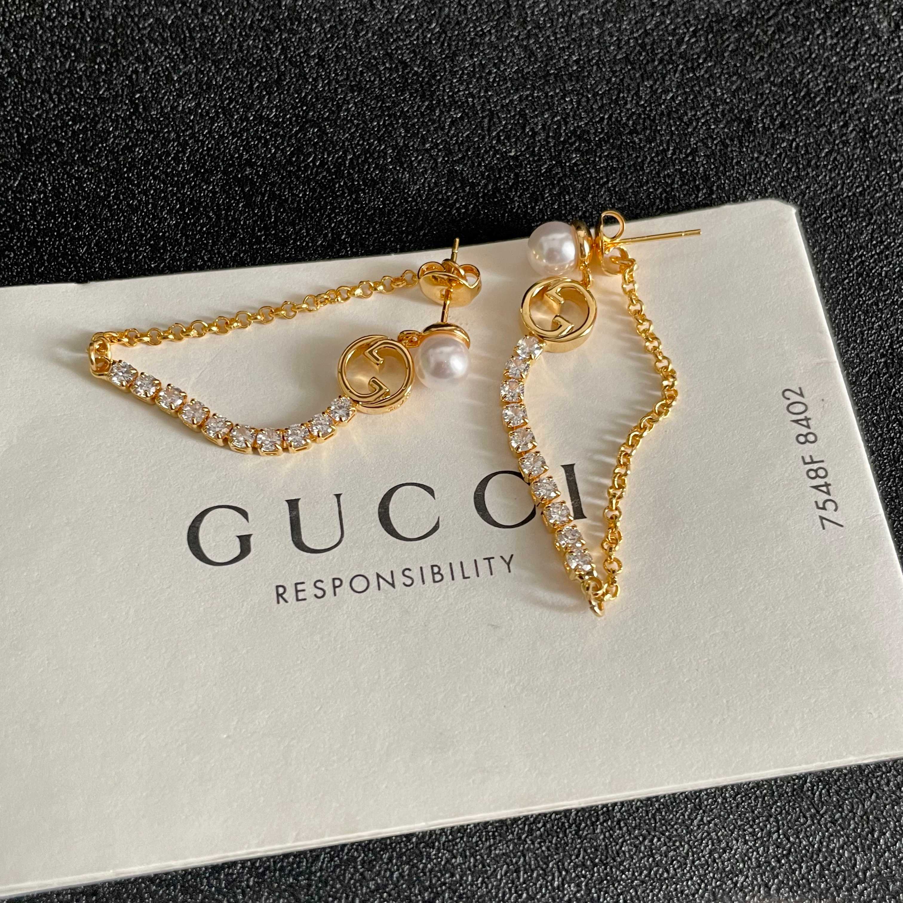  新款 古驰Gucci🆕小耳钉👌👌简约百搭 低调奢华的小双C 经典耐看 精选原版一致黄铜材质搭配纯银针！