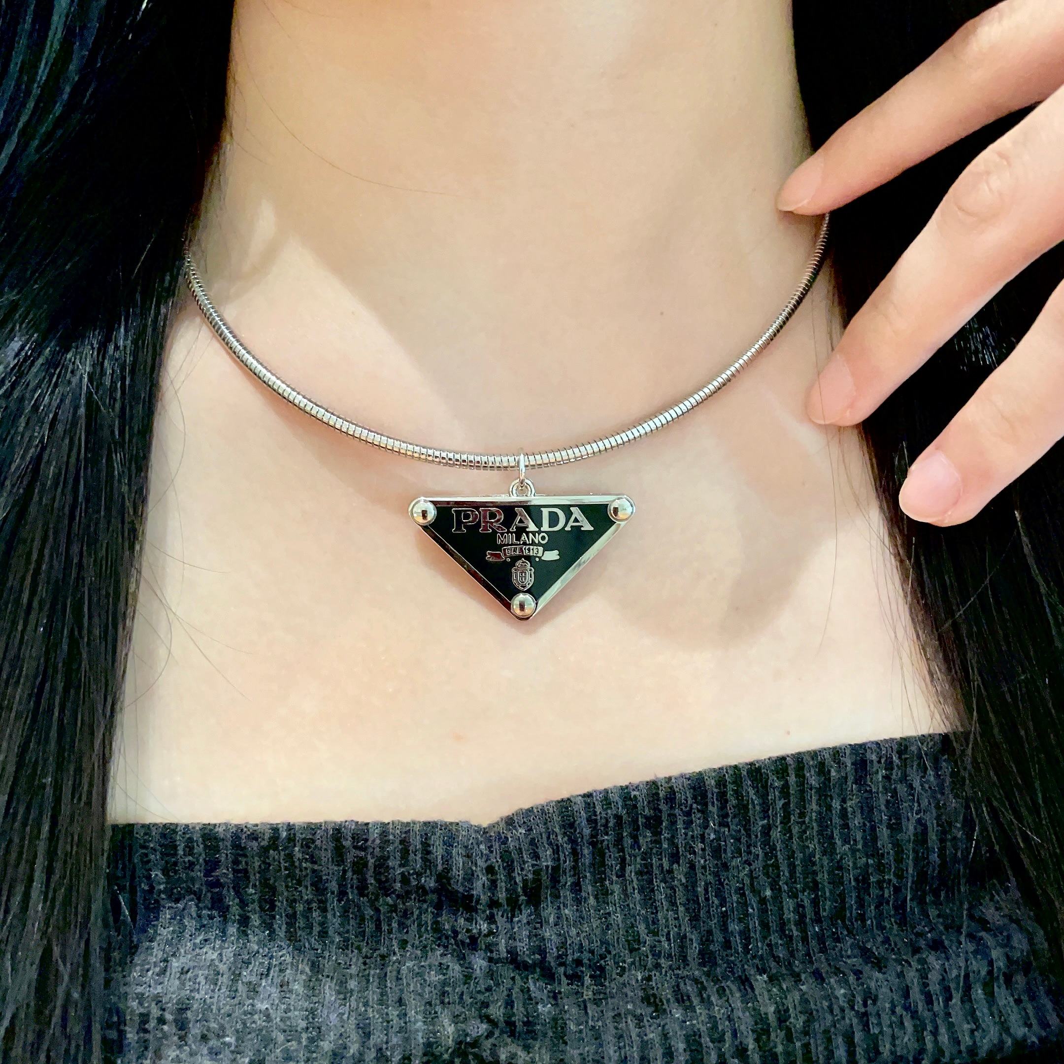 P240 💙PRADA PRADA TRIANGULAR DECORATOR COLLAR QUEST SELECTION - 图片 1