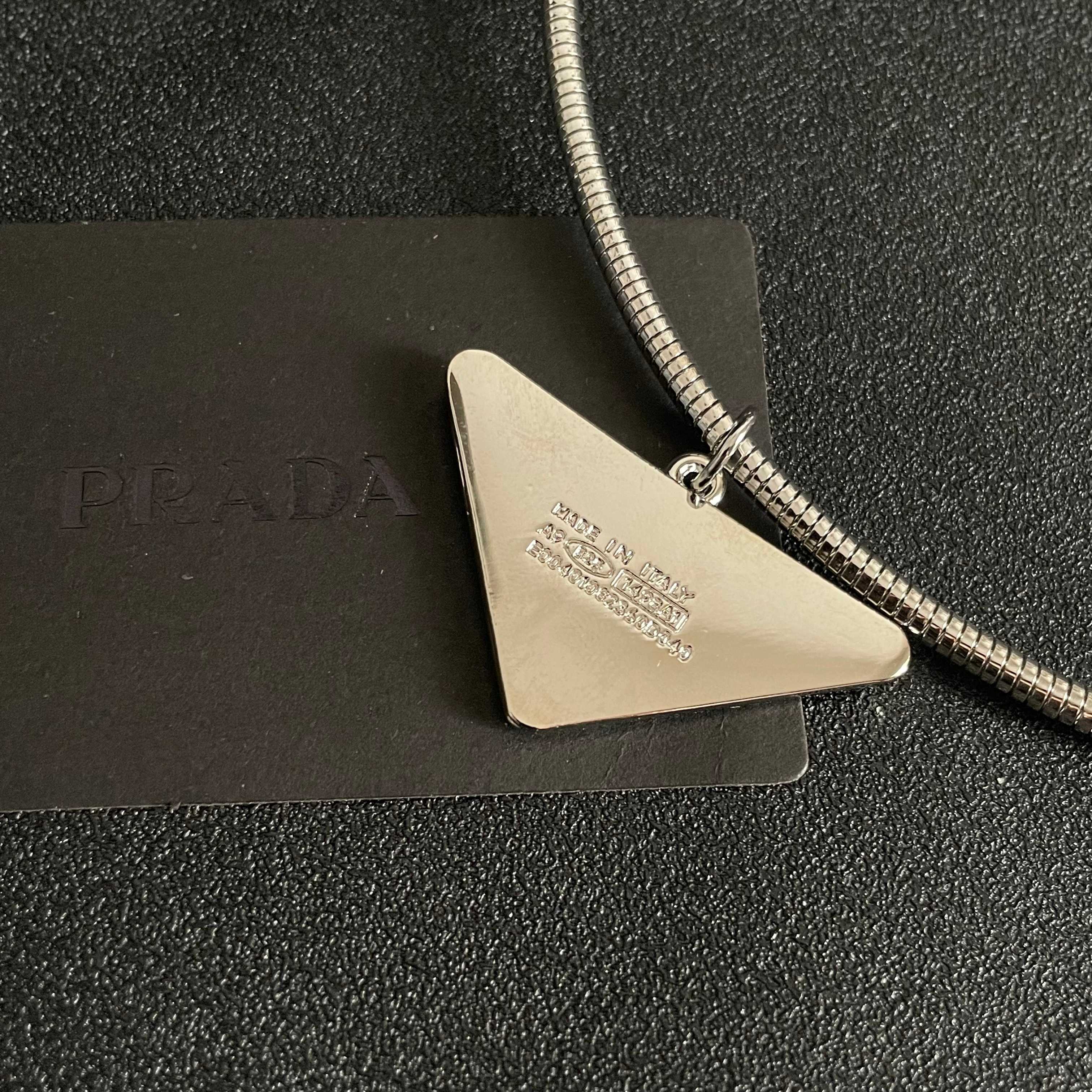 P240 💙PRADA PRADA TRIANGULAR DECORATOR COLLAR QUEST SELECTION - 图片 8