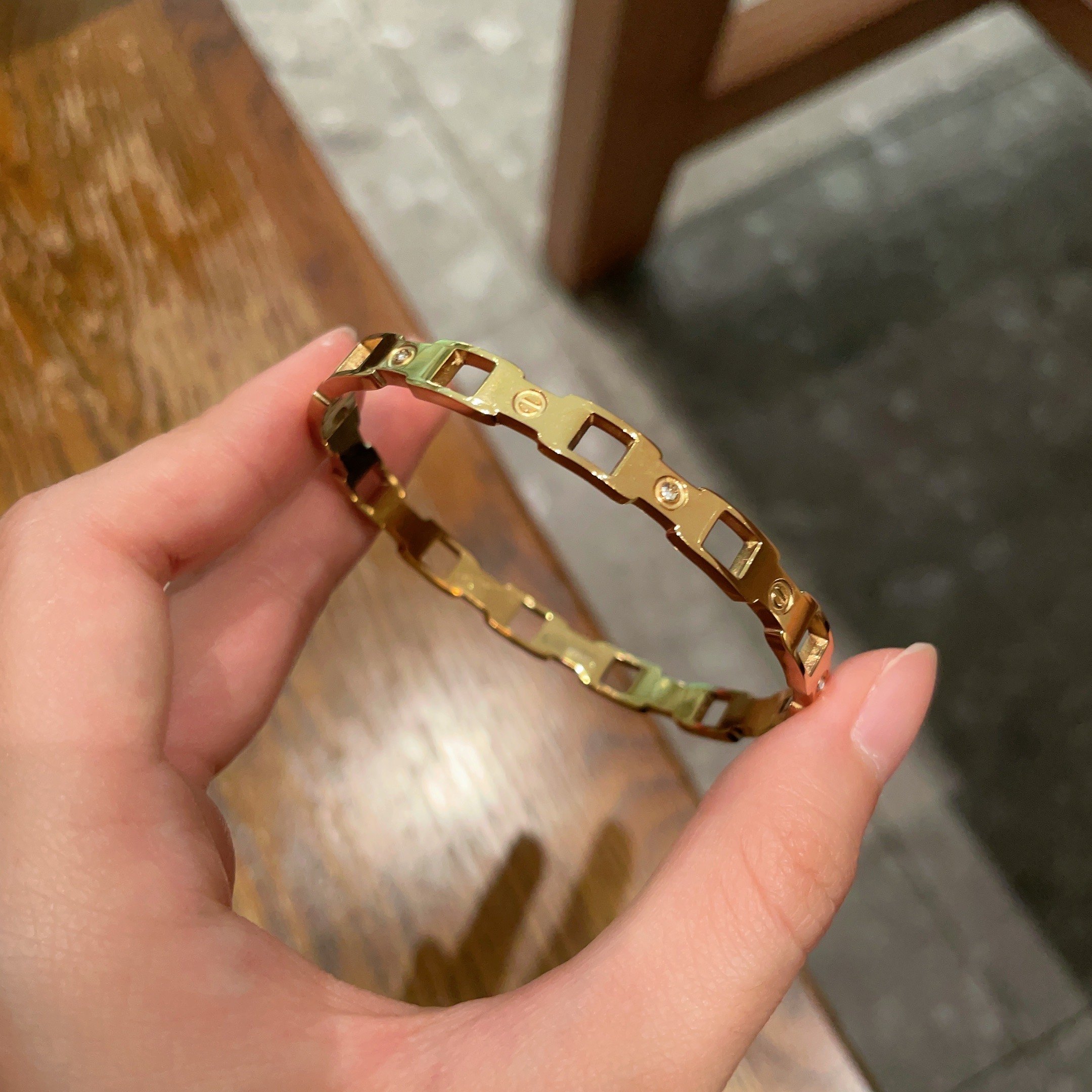 👑只有银色 Cartier 卡地亚官网最新发布 👉🏻火爆窄版细款手镯💥进口精工保色18k💯高端定制👈🏻🙈