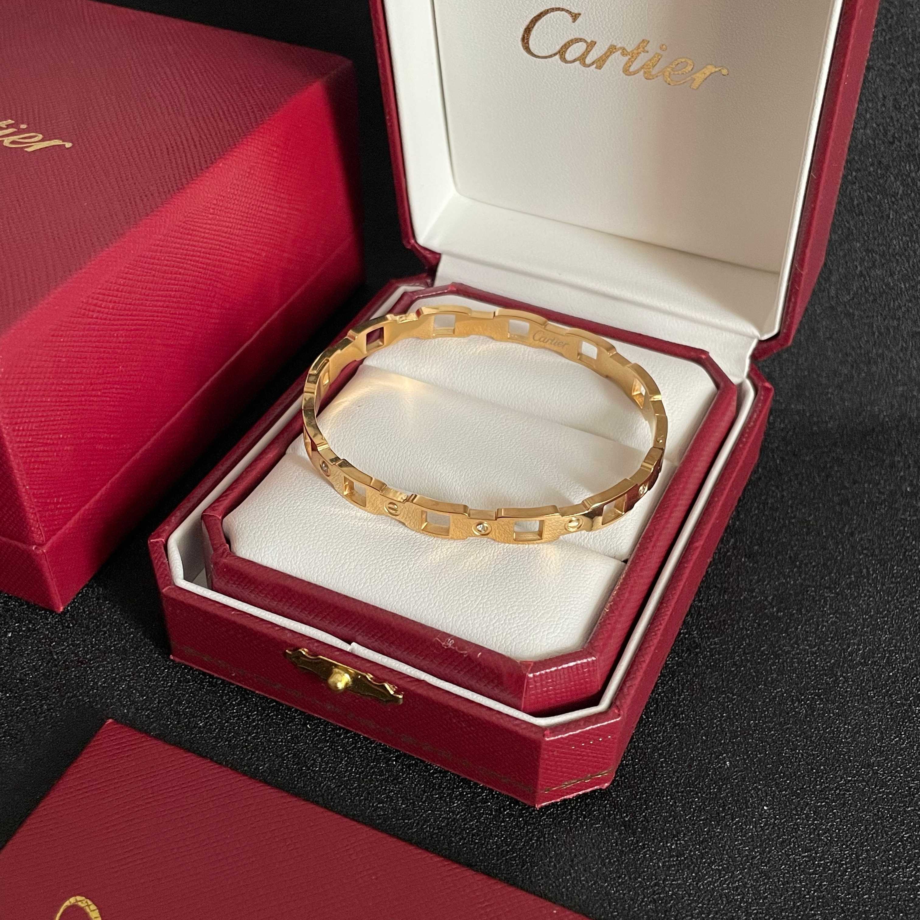 👑只有银色 Cartier 卡地亚官网最新发布 👉🏻火爆窄版细款手镯💥进口精工保色18k💯高端定制👈🏻🙈