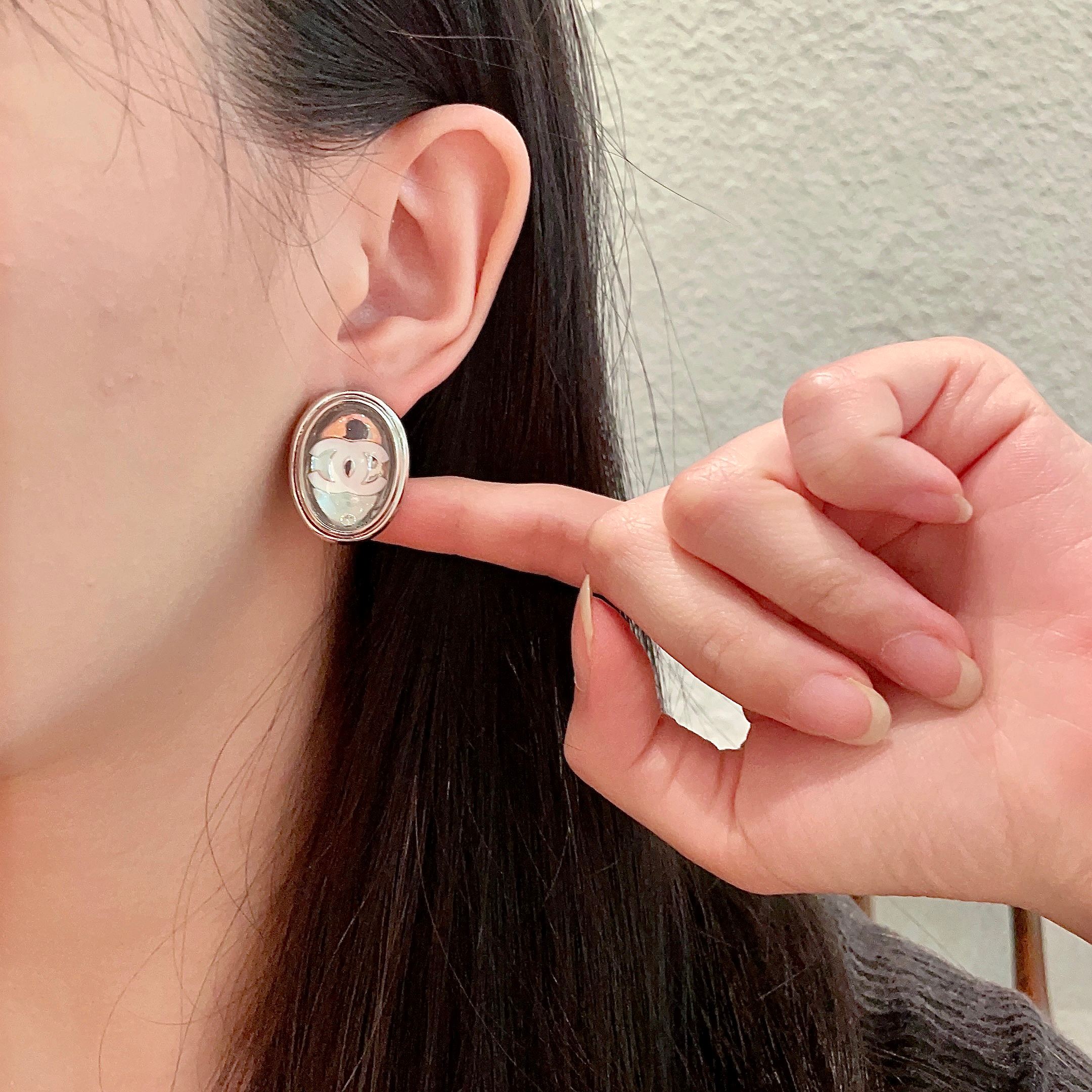  Chanel香奈儿 中古 耳钉👀小香家的款式真心无需多介绍😘🎶每一款都超好看，精致大方，非常显气质.