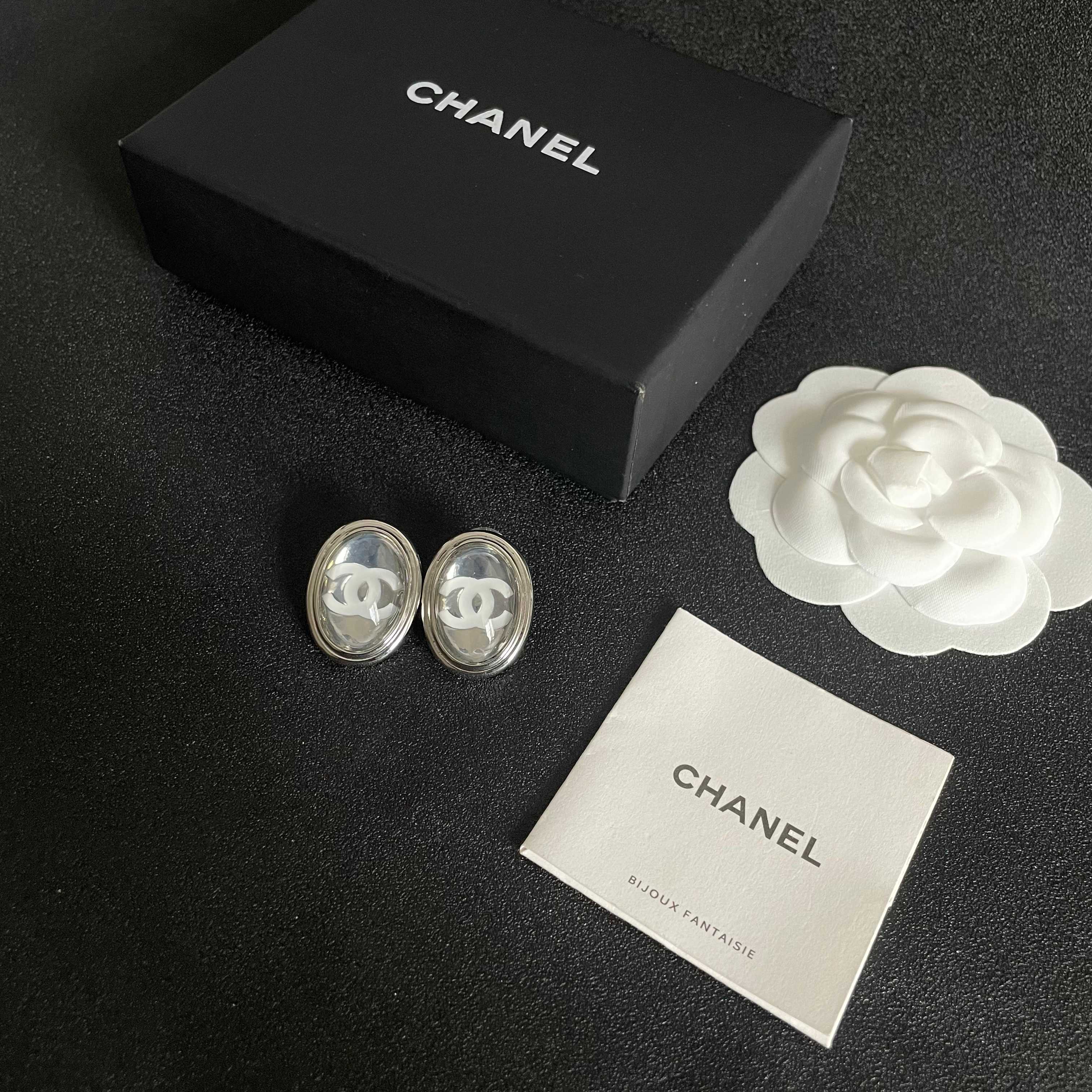  Chanel香奈儿 中古 耳钉👀小香家的款式真心无需多介绍😘🎶每一款都超好看，精致大方，非常显气质.