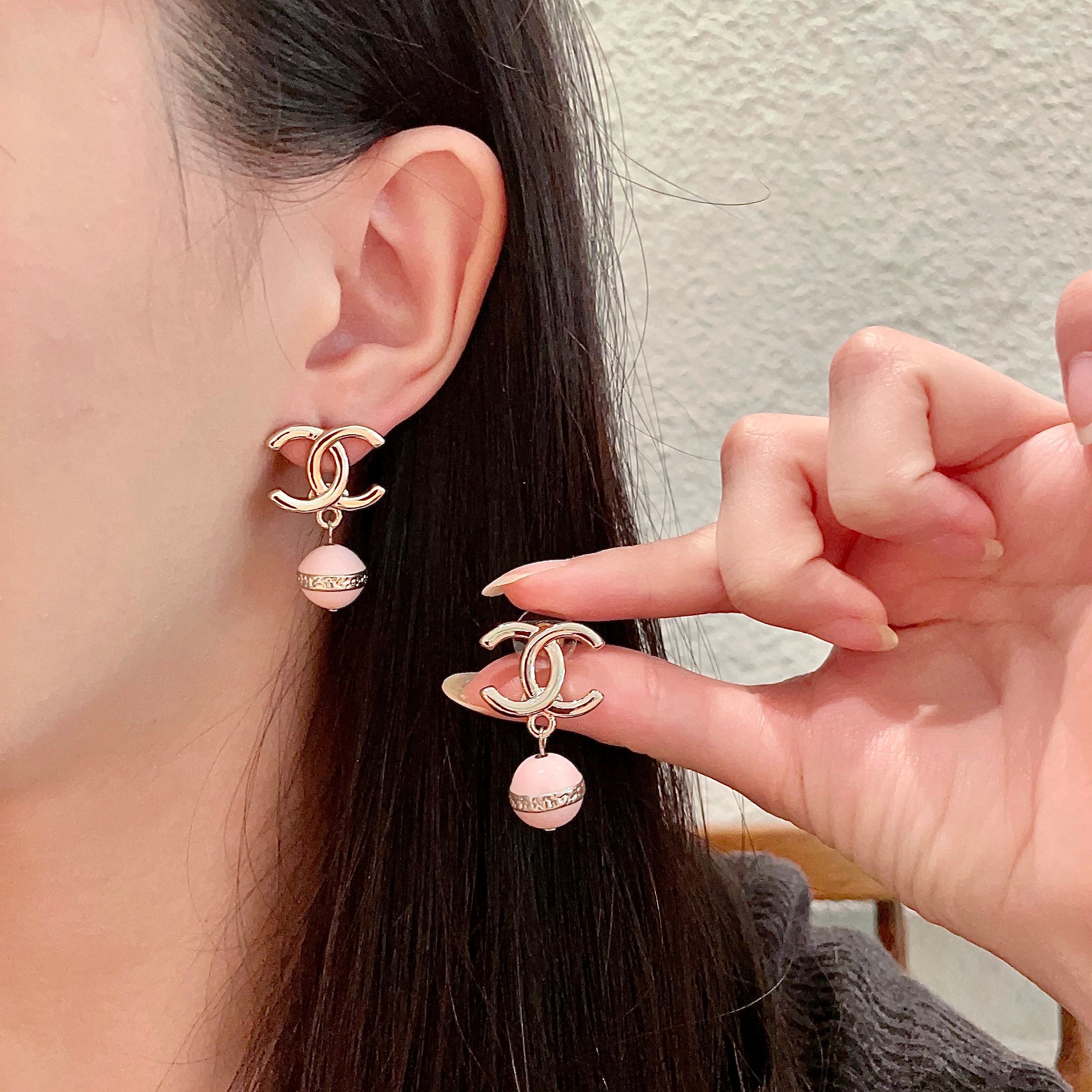  Chanel香奈儿 中古 双C耳钉👀原版复刻logo 小香家的款式真心无需多介绍😘🎶每一款都超好看，精