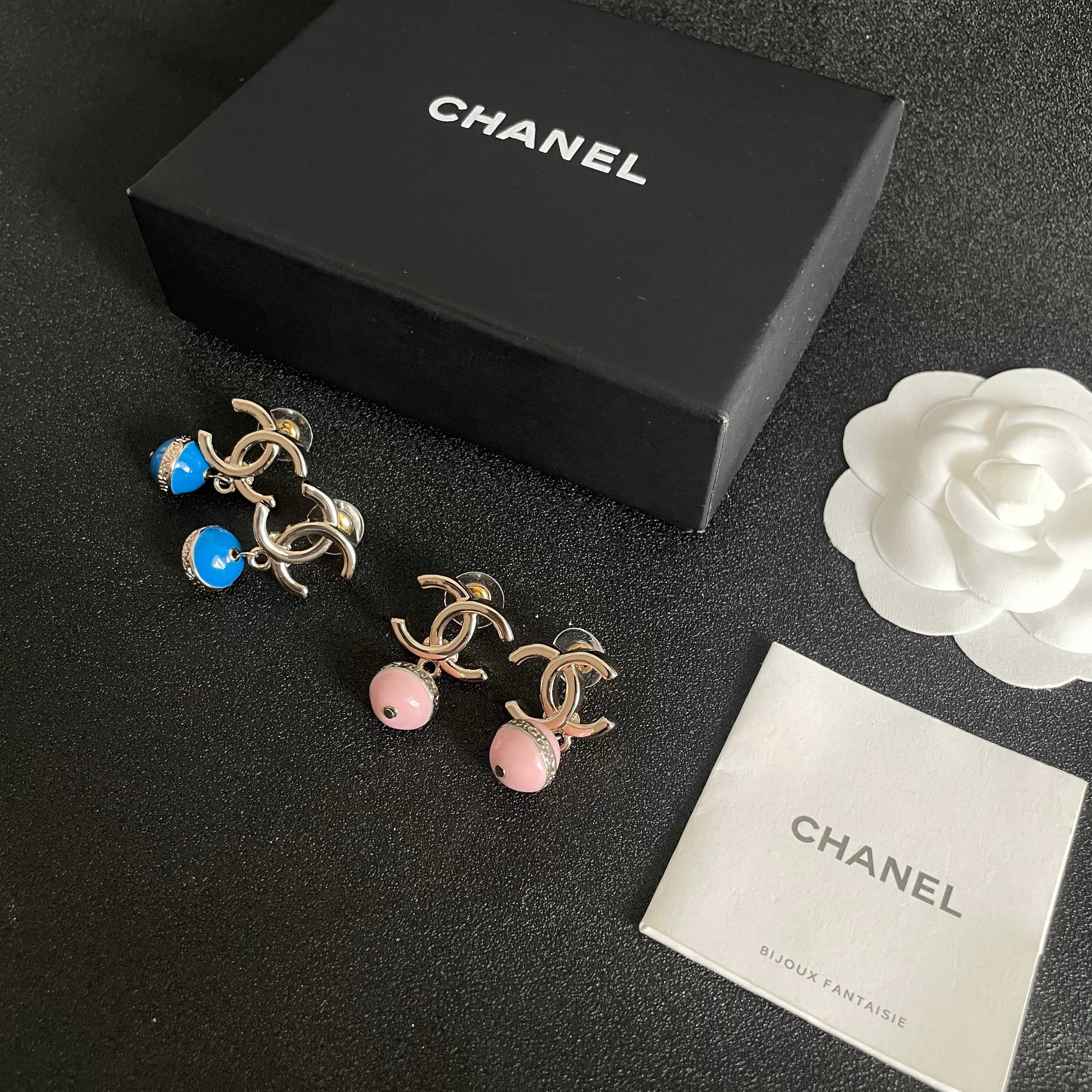  Chanel香奈儿 中古 双C耳钉👀原版复刻logo 小香家的款式真心无需多介绍😘🎶每一款都超好看，精