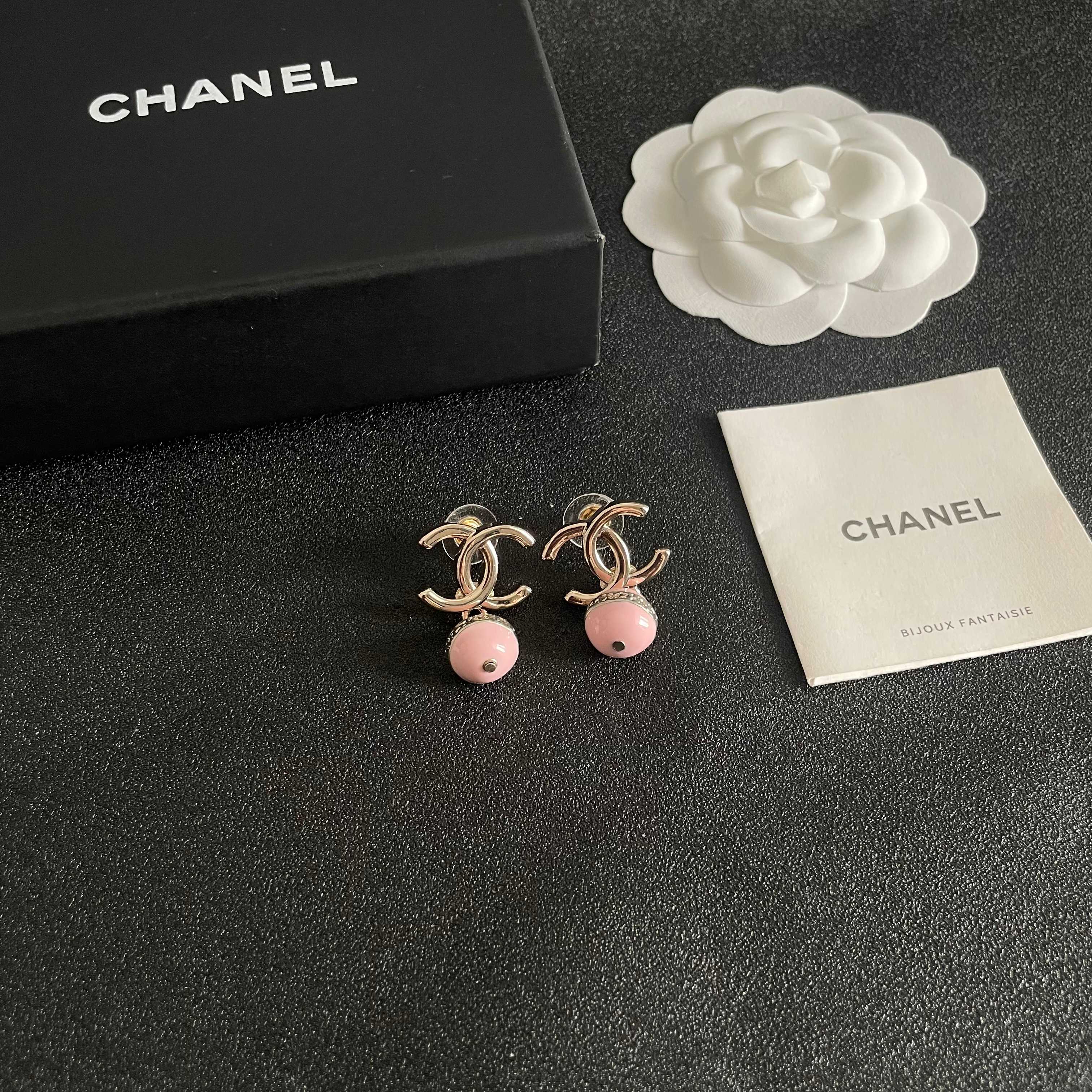  Chanel香奈儿 中古 双C耳钉👀原版复刻logo 小香家的款式真心无需多介绍😘🎶每一款都超好看，精