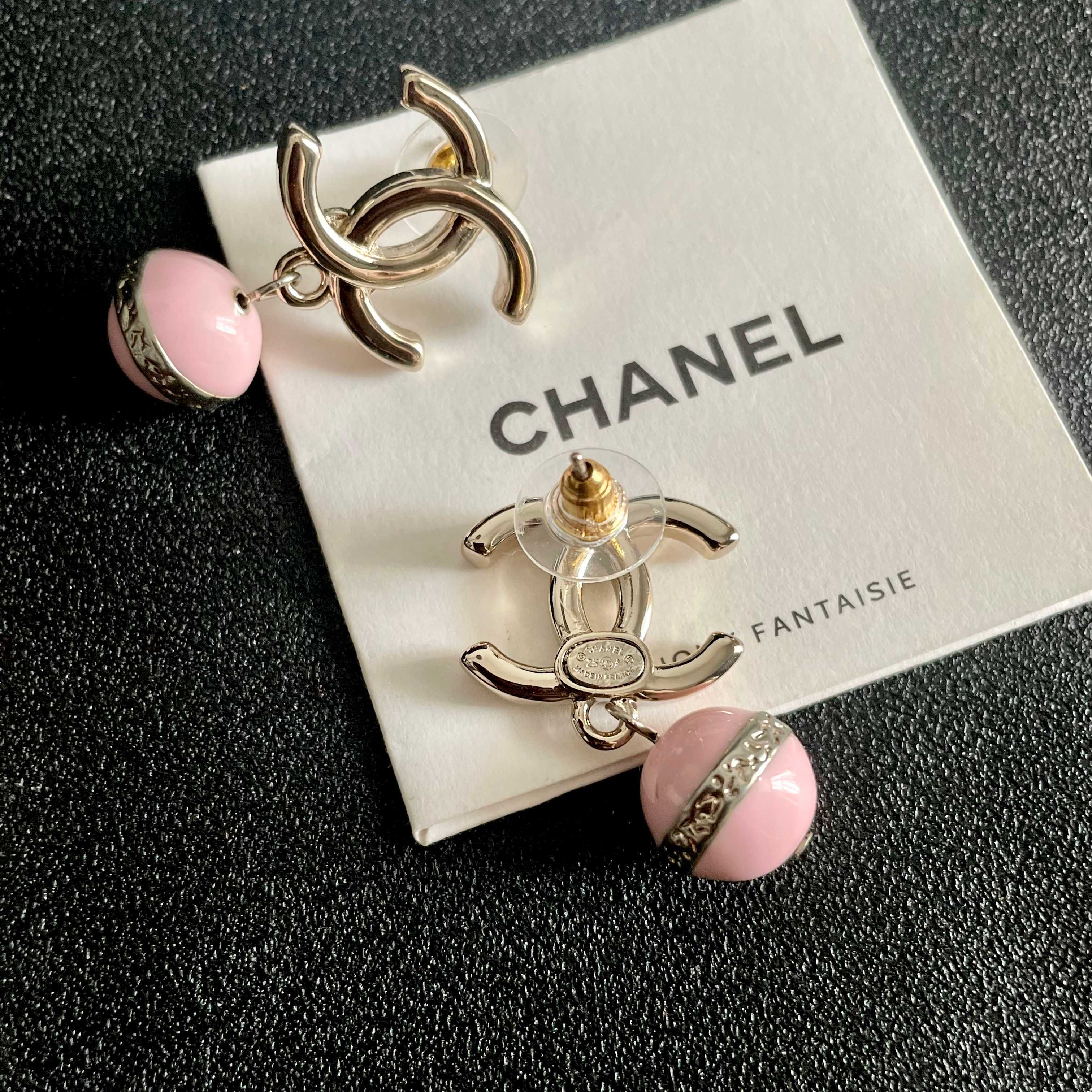  Chanel香奈儿 中古 双C耳钉👀原版复刻logo 小香家的款式真心无需多介绍😘🎶每一款都超好看，精