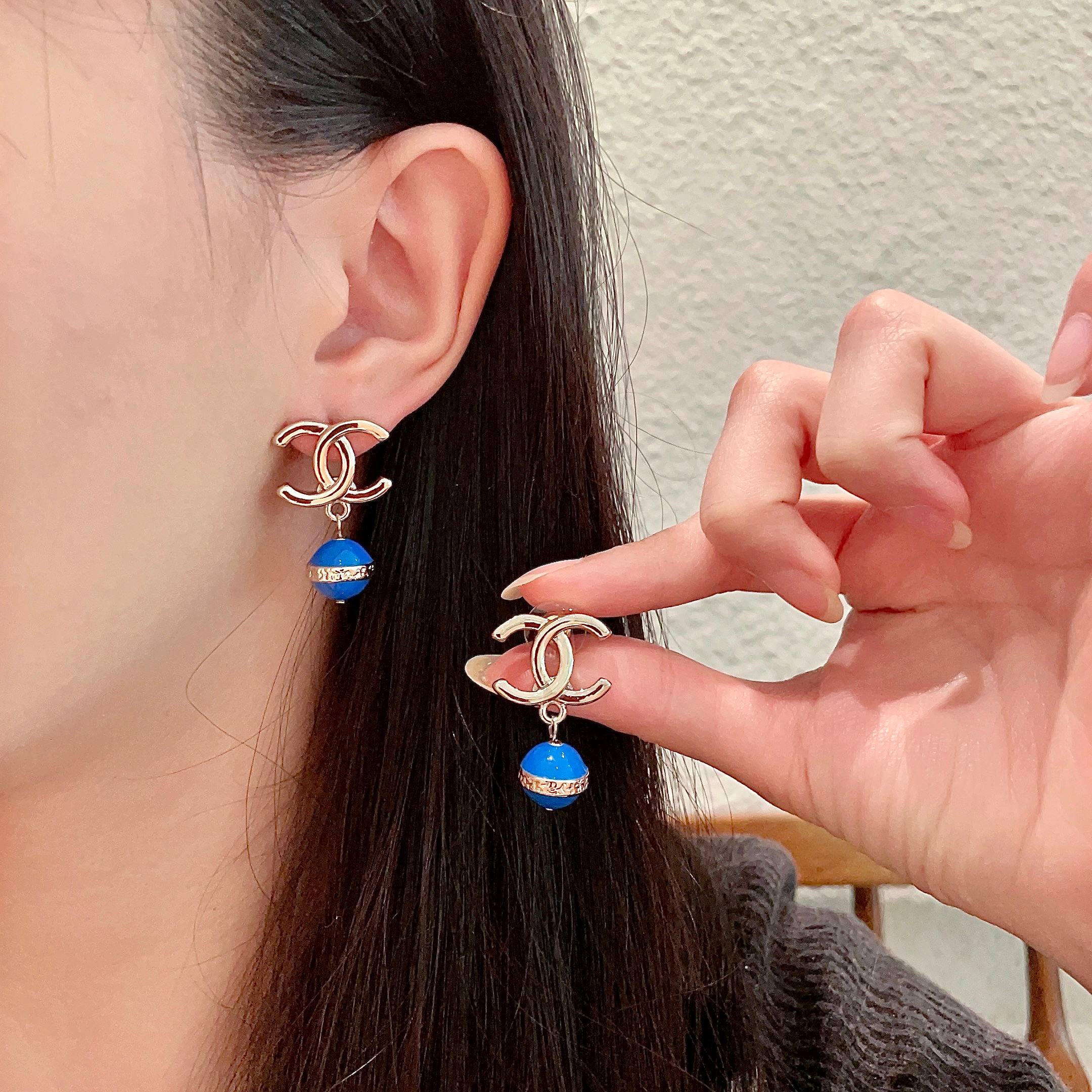 Chanel香奈儿 中古 双C耳钉👀原版复刻logo 小香家的款式真心无需多介绍😘🎶每一款都超好看，精