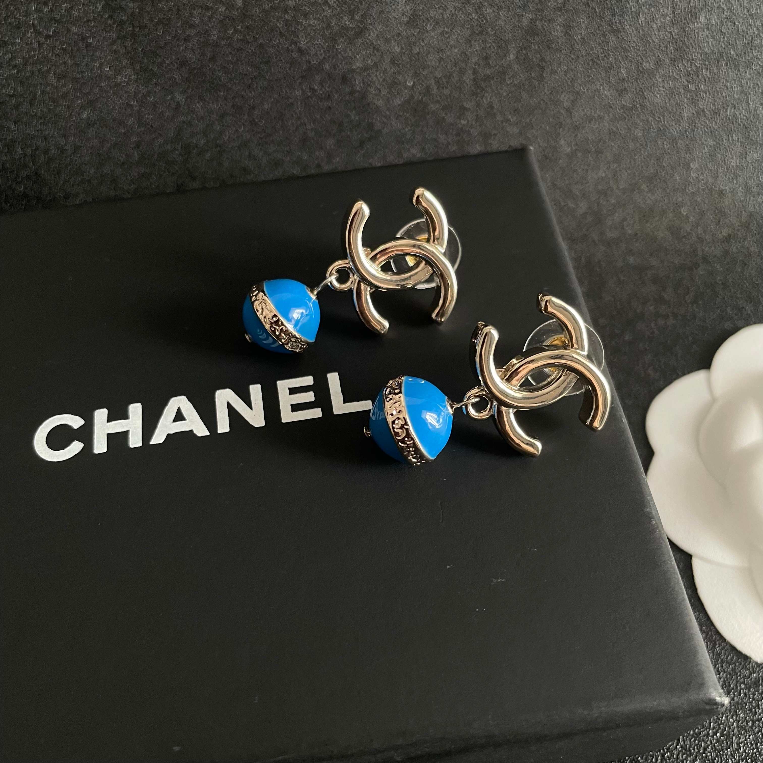  Chanel香奈儿 中古 双C耳钉👀原版复刻logo 小香家的款式真心无需多介绍😘🎶每一款都超好看，精