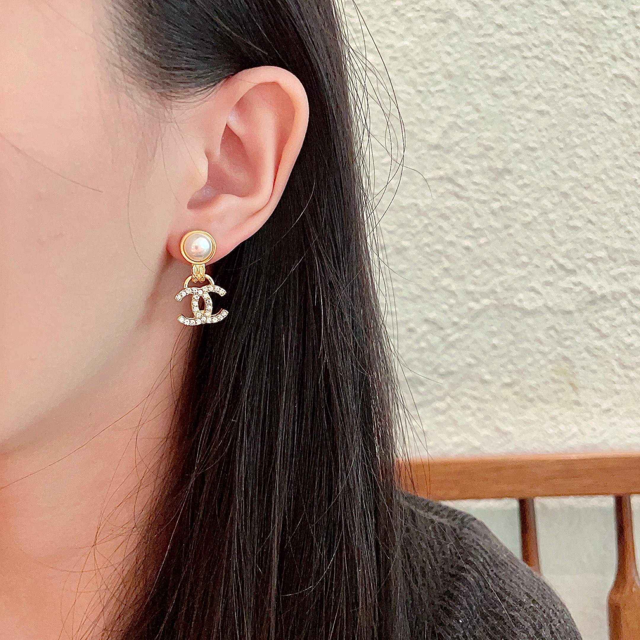  Chanel香奈儿 中古 双C耳钉👀原版复刻logo 小香家的款式真心无需多介绍😘🎶每一款都超好看，精