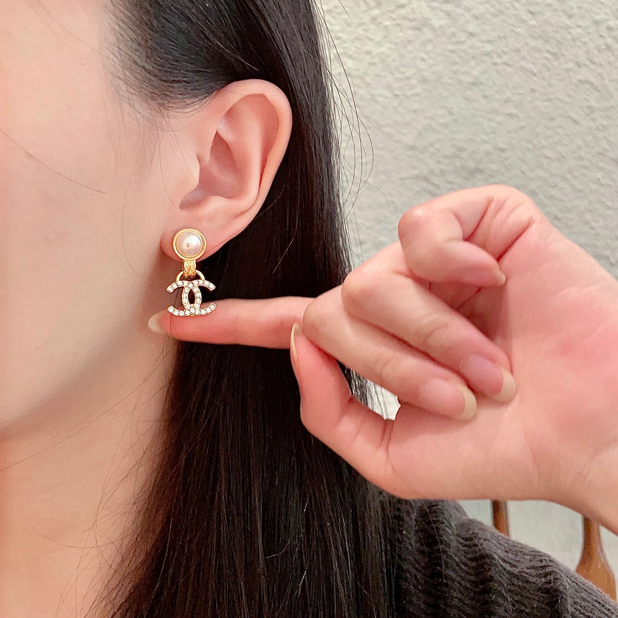  Chanel香奈儿 中古 双C耳钉👀原版复刻logo 小香家的款式真心无需多介绍😘🎶每一款都超好看，精