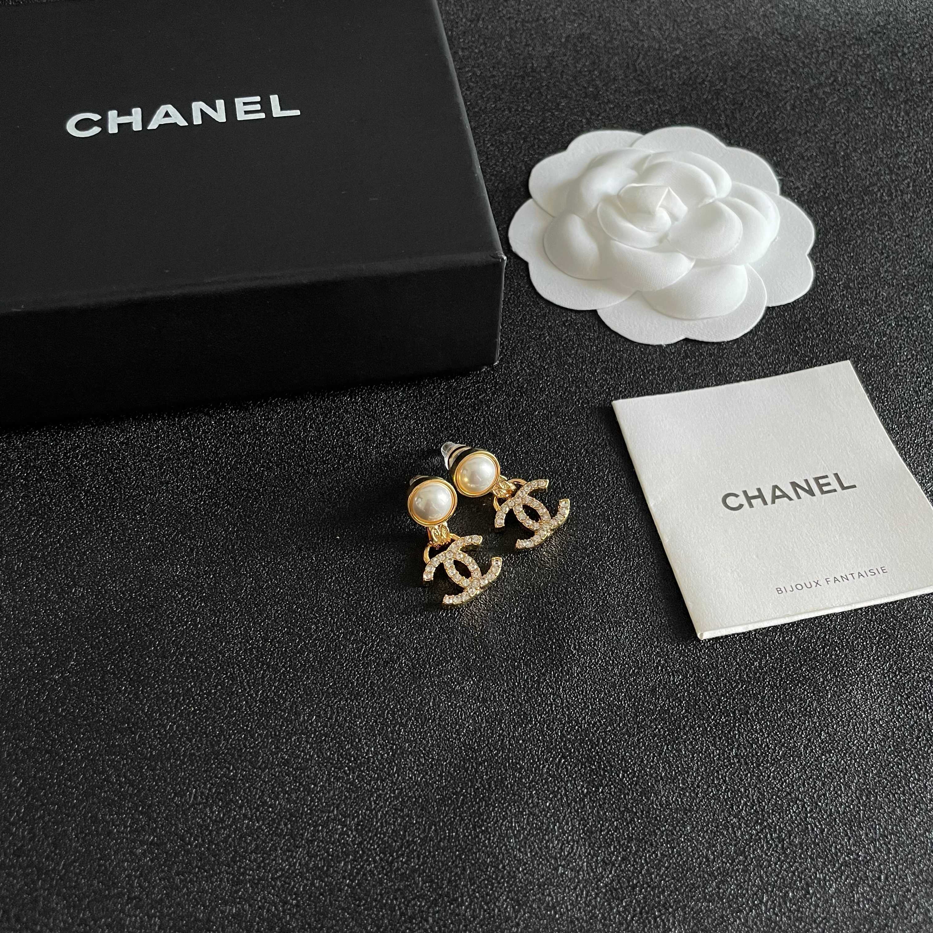  Chanel香奈儿 中古 双C耳钉👀原版复刻logo 小香家的款式真心无需多介绍😘🎶每一款都超好看，精
